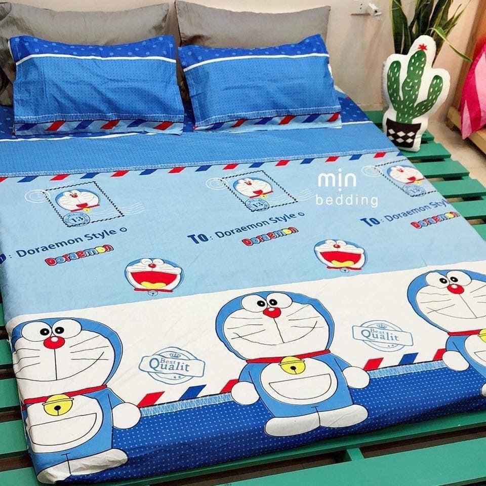 Bộ Chăn Phao Ga Gối Poly Set 5 Món mẫu Đô-rê-mon tem thư