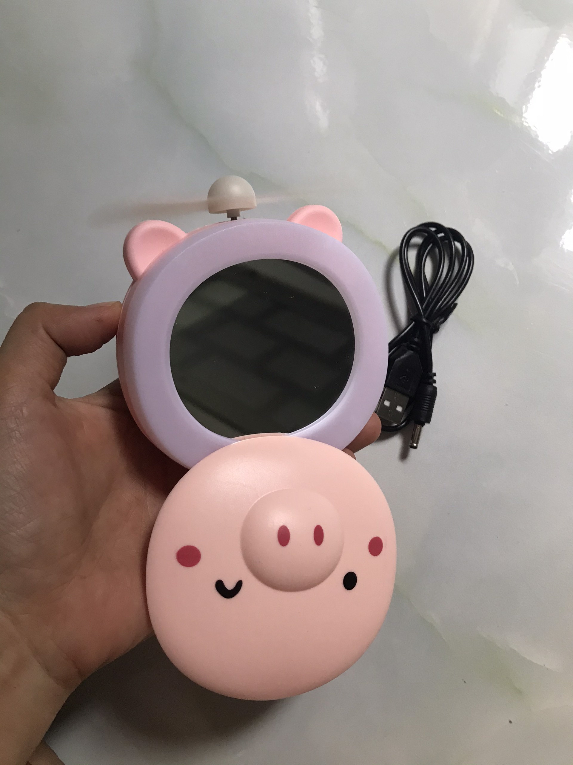Quạt sạc mini hình heo hồng - tích hợp gương trang điểm, đèn led và quạt - kiểu dáng dễ thương, nhỏ gọn – dễ dàng mang theo