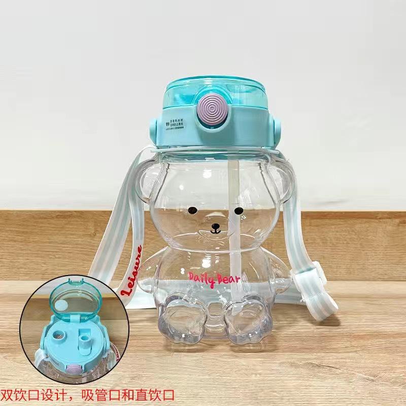 KOSUYTU] Bình Đựng Nước 1200 ml Kèm Ống Hút Hình Gấu Dễ Thương - Có Quai Đeo Và Tay Cầm Tiện Dụng, Đa Năng - Nắp Khoá Chắc Chắn Dễ Sử Dụng - Hàng Chất Lượng KST