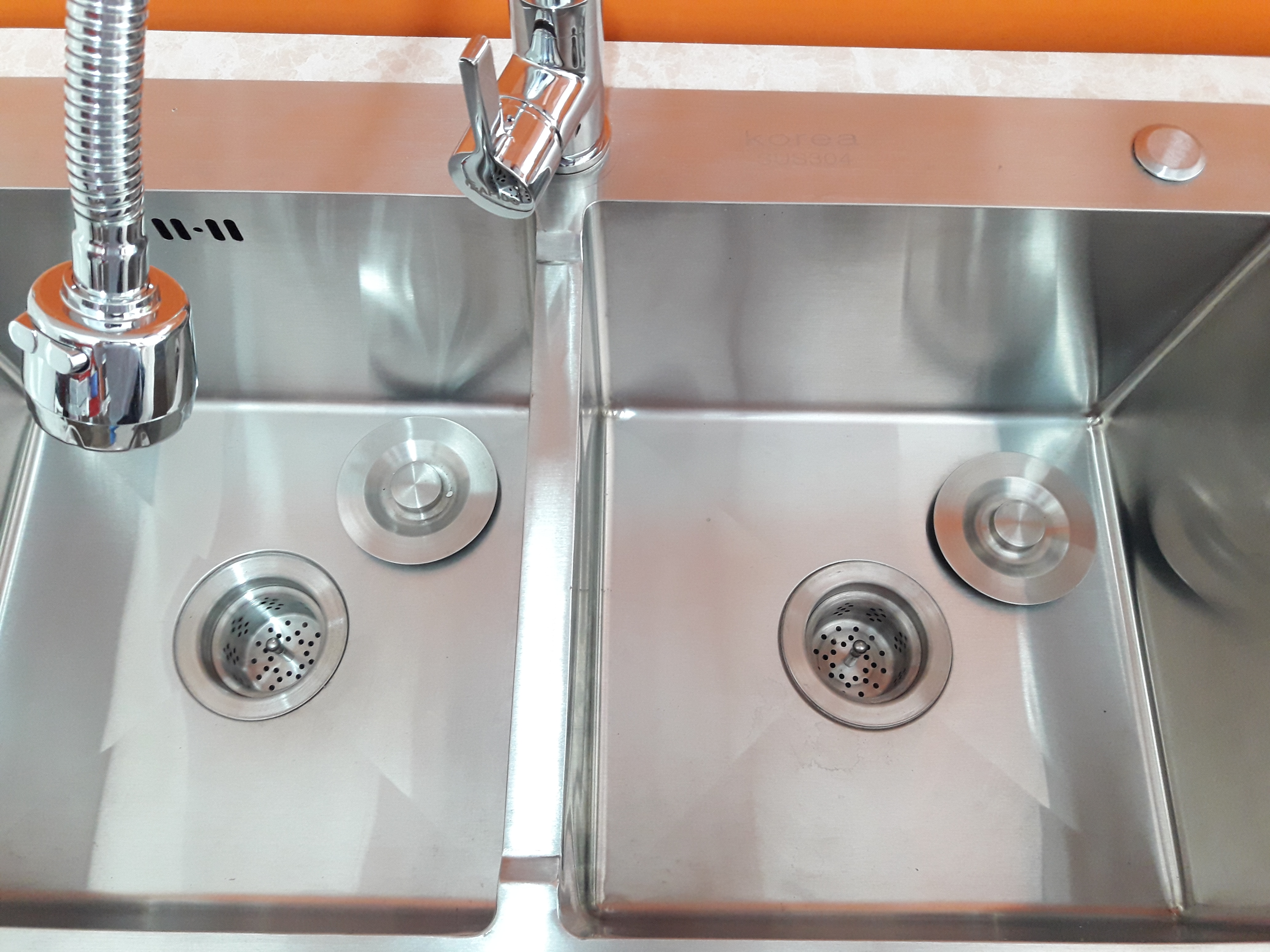 Chậu rửa chén bát nano kháng khuẩn inox 304 kèm vòi mềm