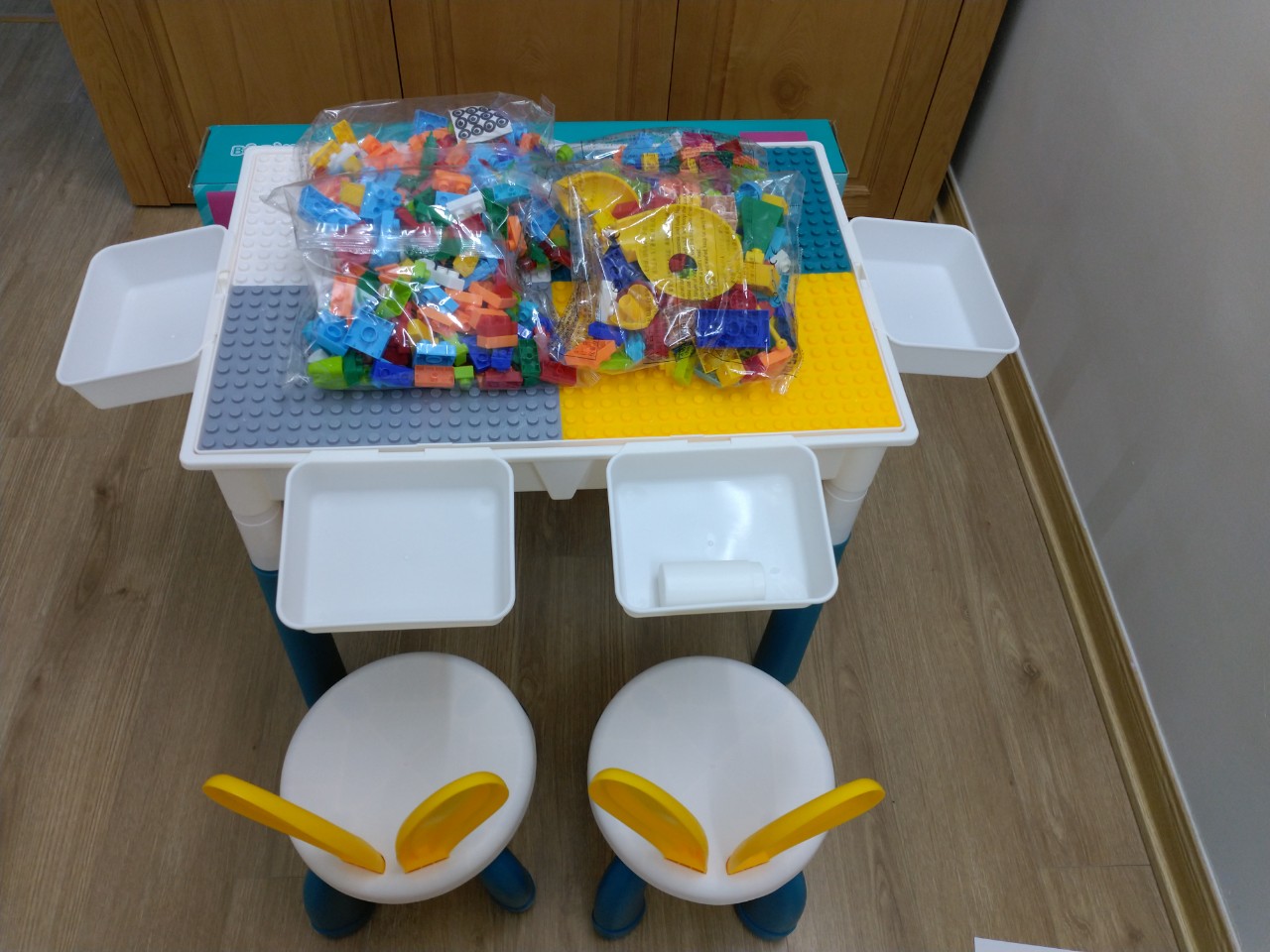 Bộ bàn ghế lắp ghép SIZE ĐẠI cho bé 340 và 610 chi tiết