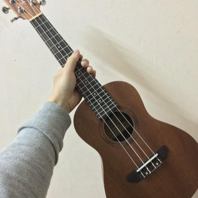 ĐÀN UKULELE CONCERT SYN CAO CẤP ( kèm nhiều phụ kiện )