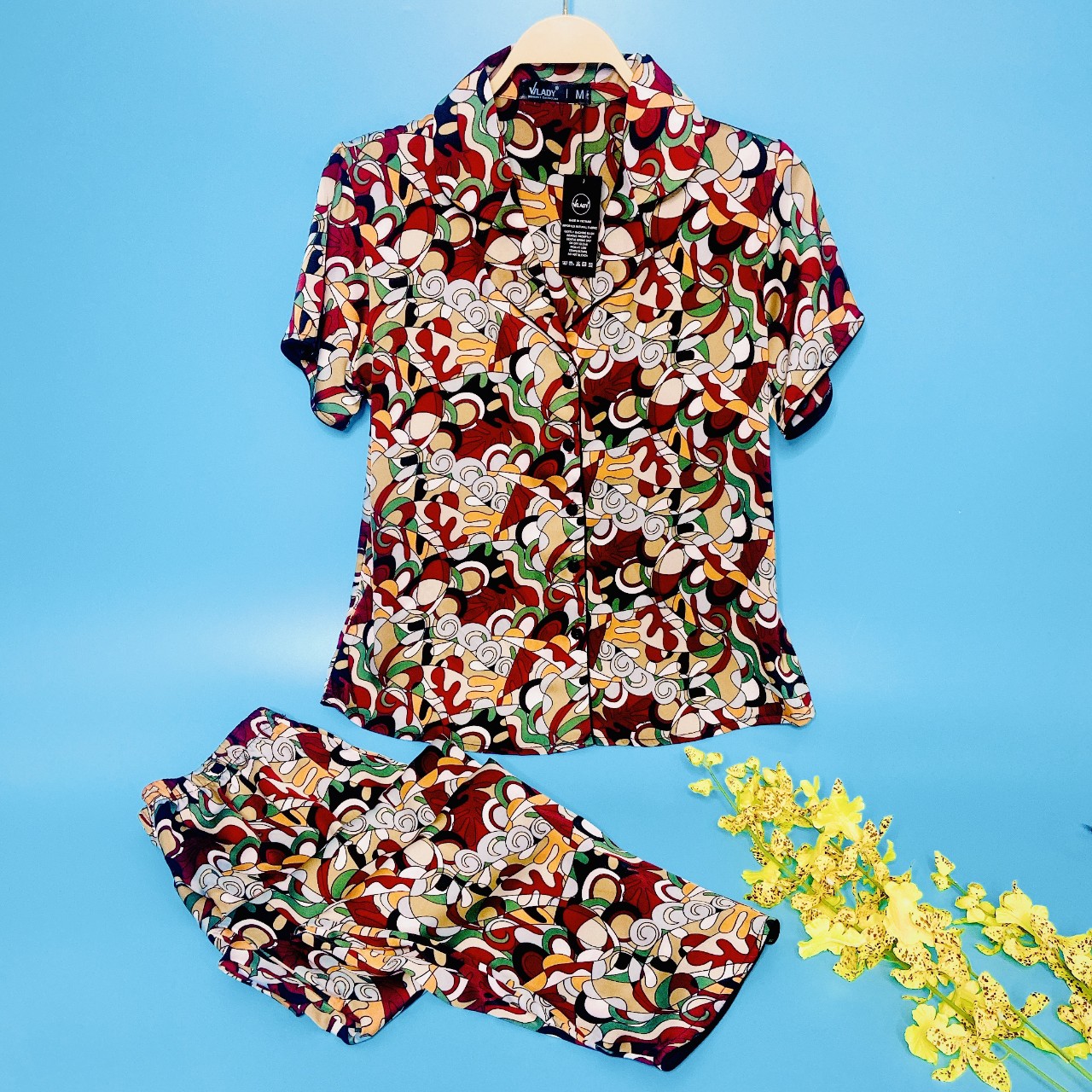Bộ Pyjama nữ, đồ mặc nhà VILADY- B139 Quần Dài Tay Cộc Họa Tiết Con sò Màu Đỏ Đô, chất liệu lụa Pháp