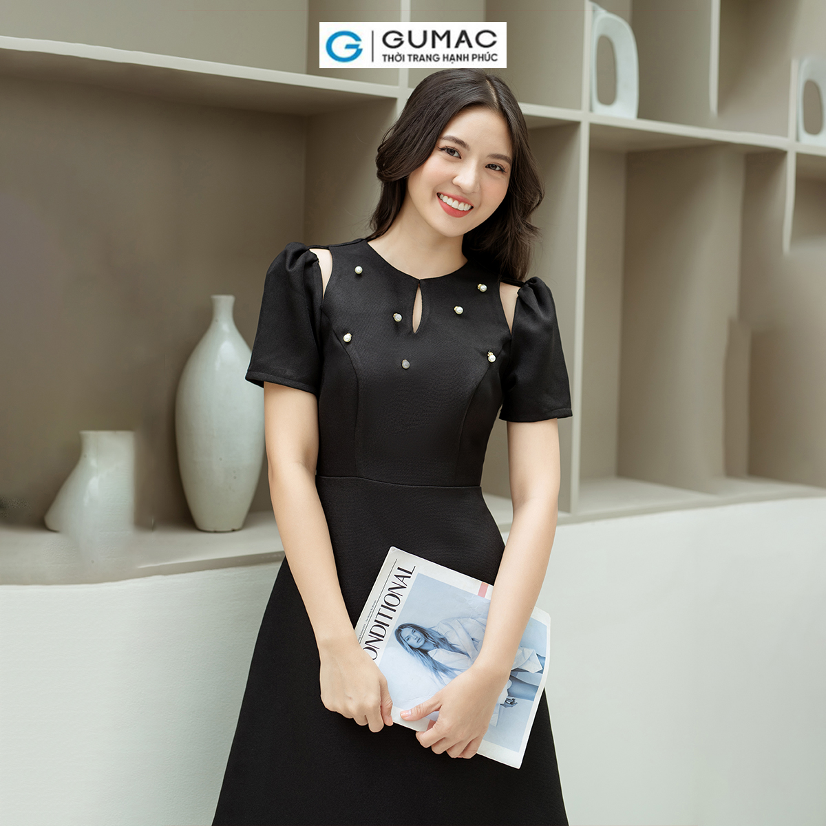 Đầm A đính phụ kiện GUMAC DD08040