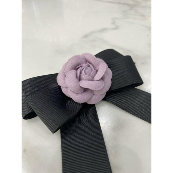 Hoa cài trang trí phối nơ zuy băng siêu đẹp, ảnh shop tự chụp