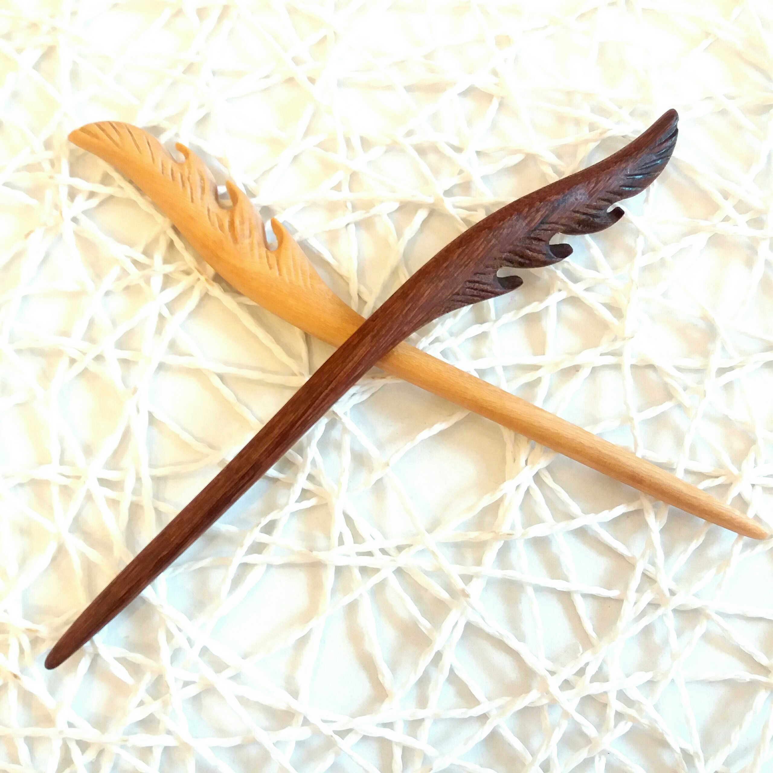 TRÂM CÀI TÓC GỖ FEATHER