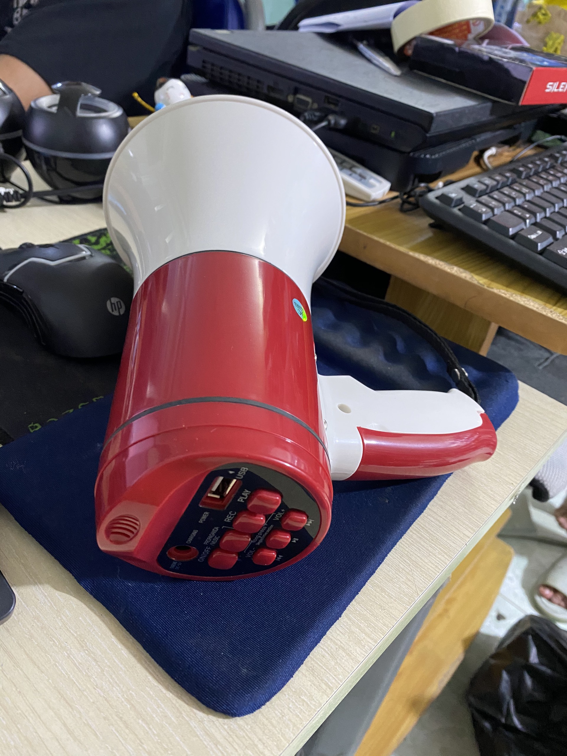 Loa phóng thanh cầm tay cao cấp có USB