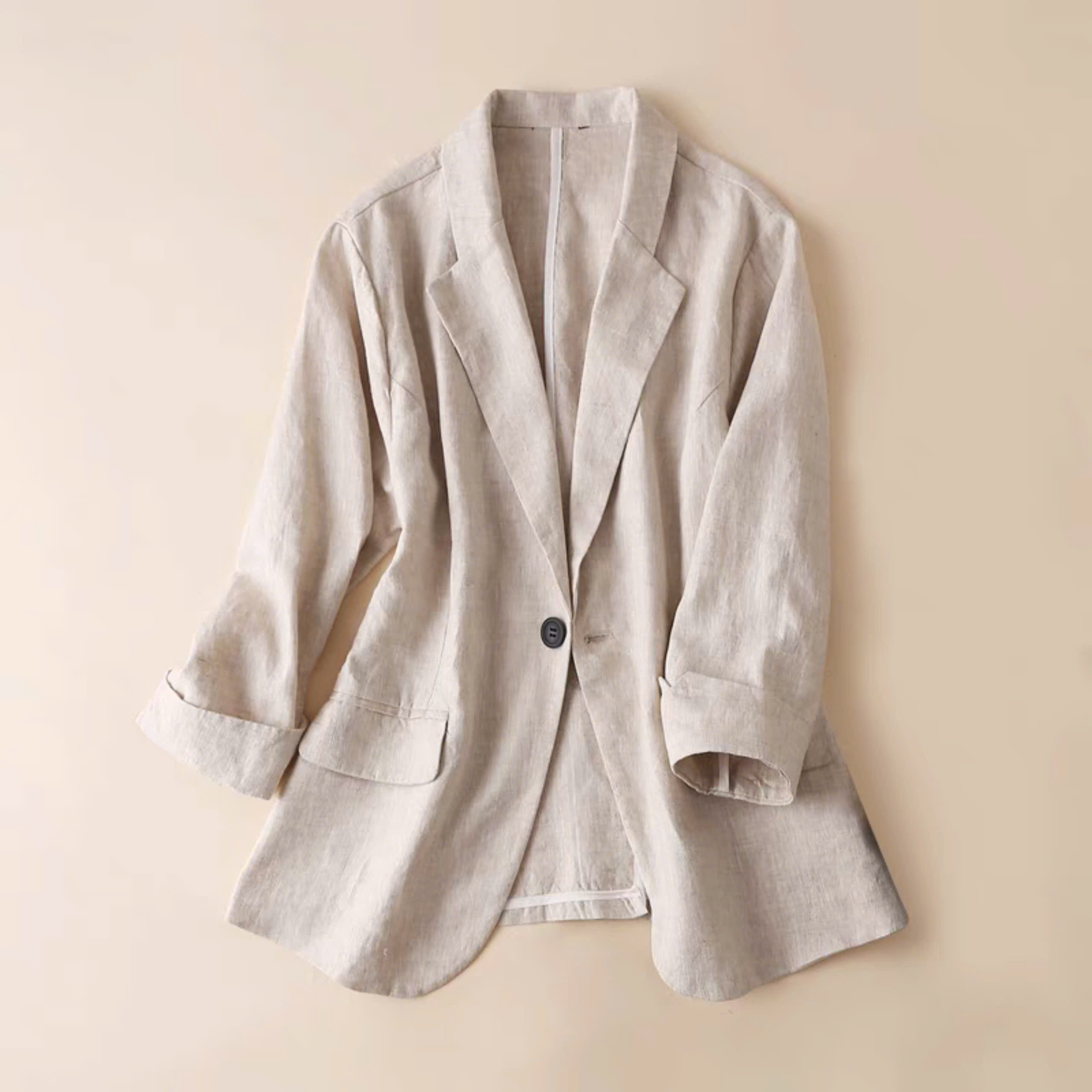 Áo khoác blazer mới về màu be tiêu siêu tôn da với thiết kế cổ ve vuông, túi bổ nắp siêu xinh