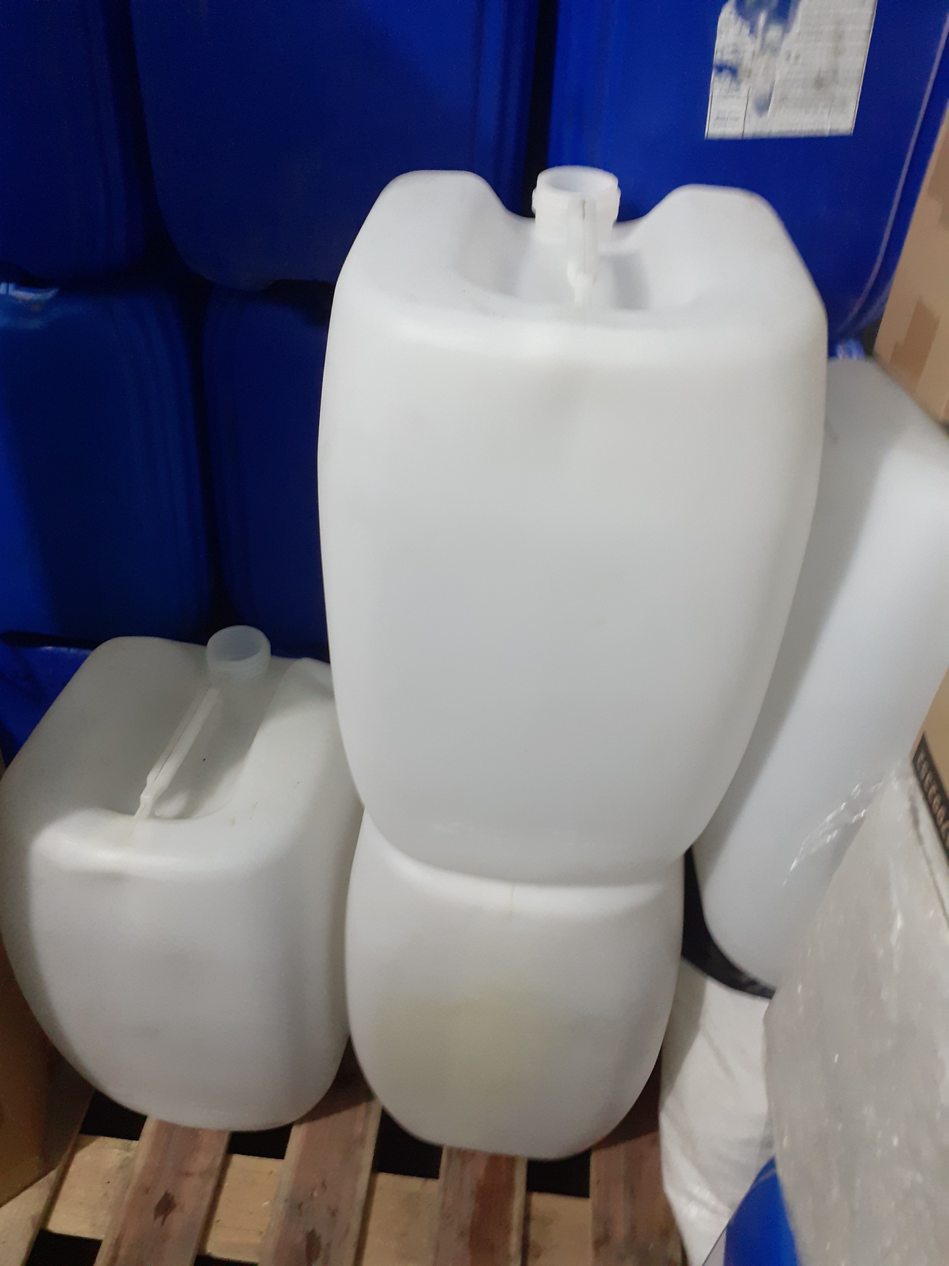 Can nhựa 30 lít màu trắng.