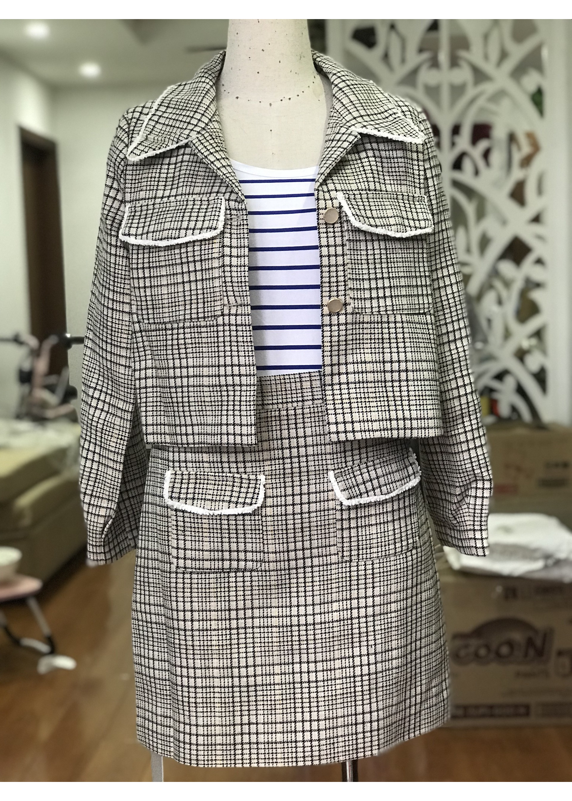 Set áo dạ tweed viền nâu mix chân váy tennis