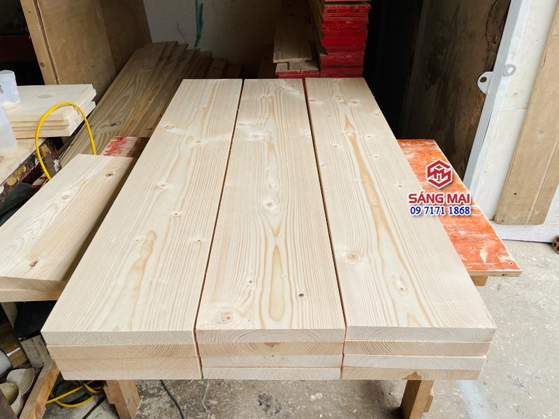Tấm gỗ thông rộng 25cm x dày 3cm x dài 80cm + láng mịn 4 mặt