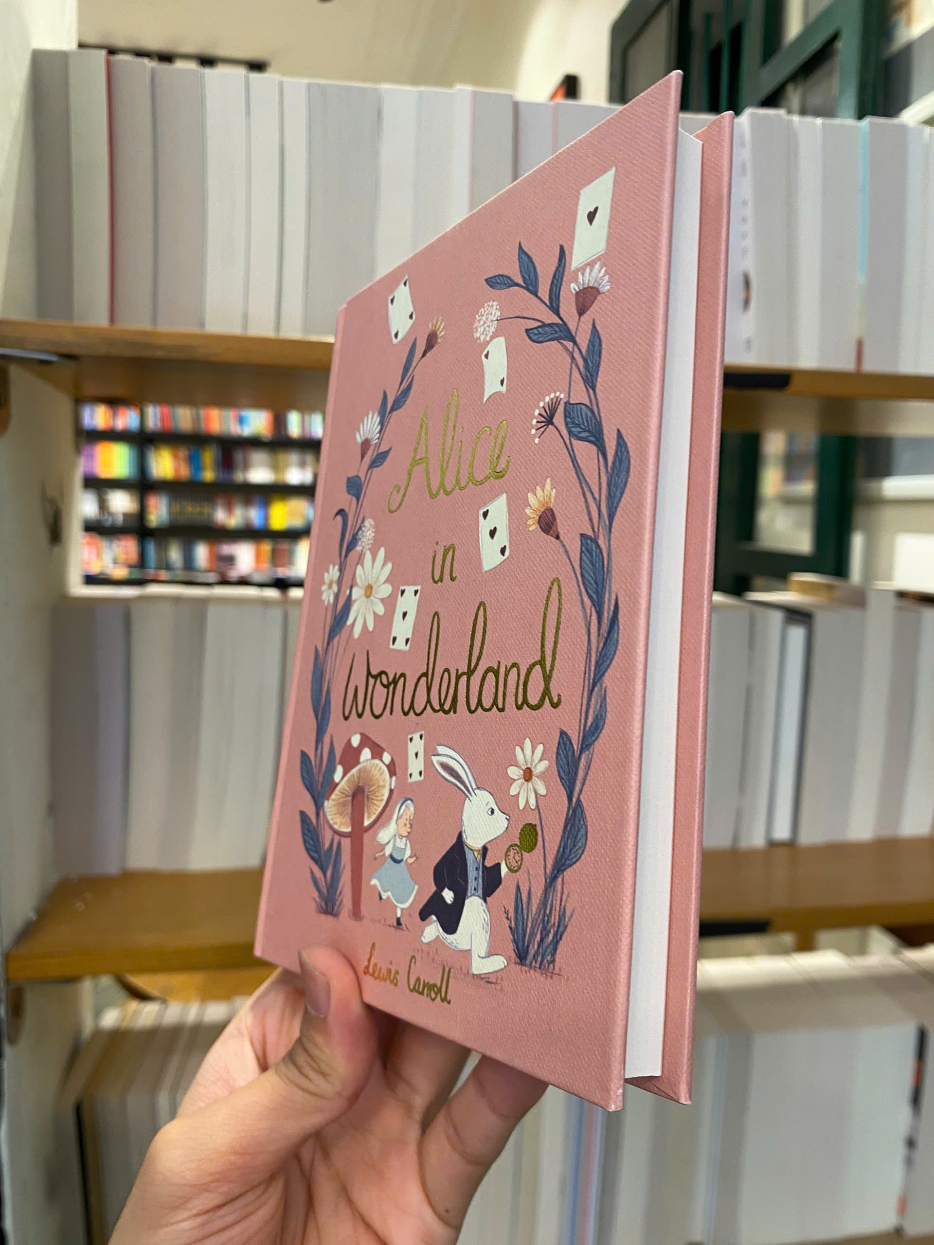 Sách - Alice in Wonderland by Lewis Carroll | Children Classic Novel / Ngoại văn Kinh điển Bìa cứng