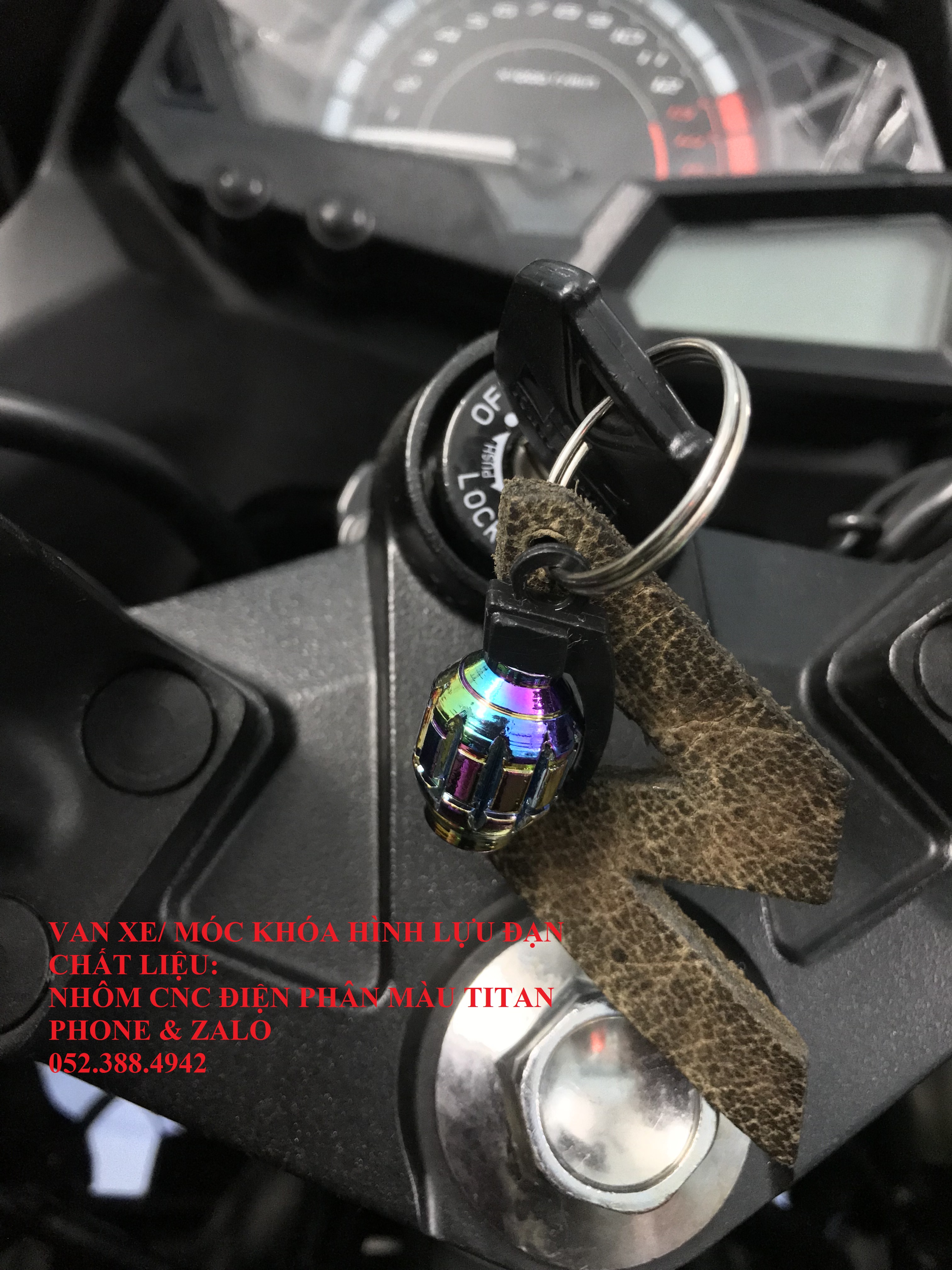 Van xe nhôm CNC nguyên khối, điện phân lên màu titan.