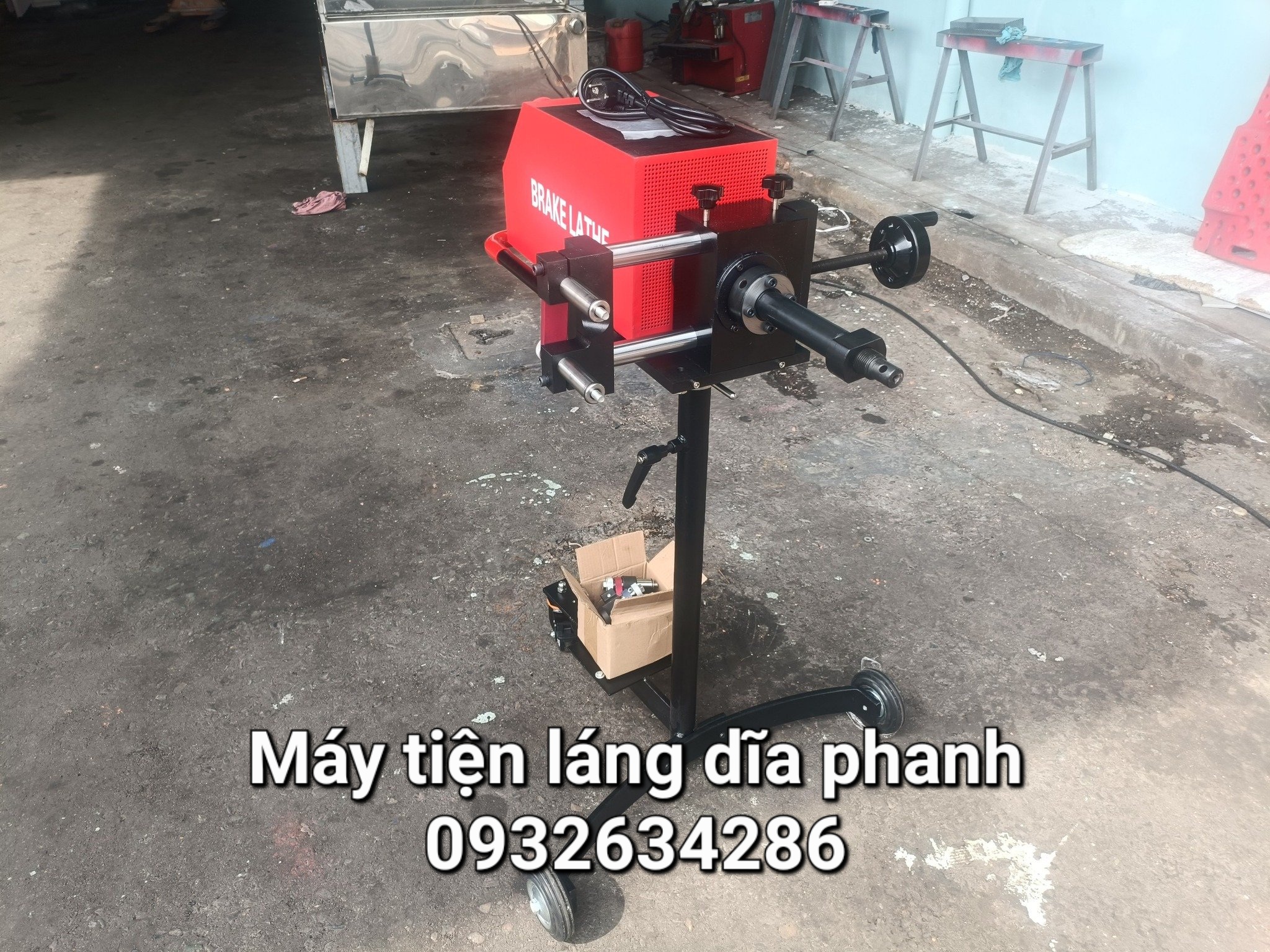 Máy tiện phanh ô tô