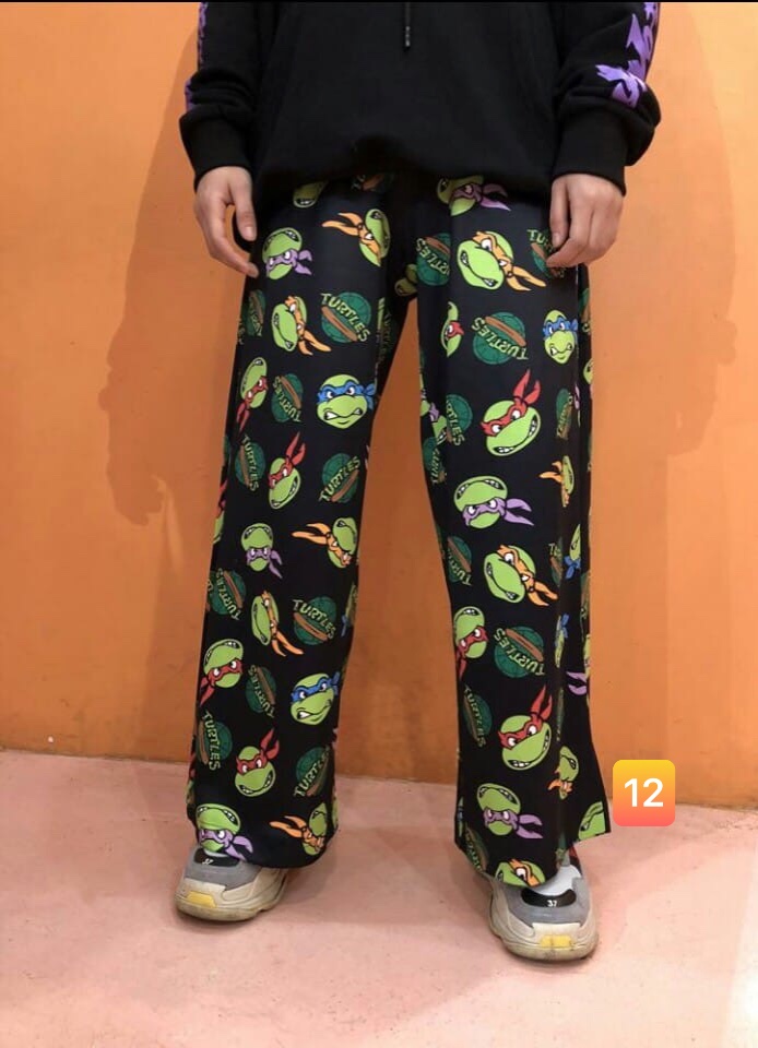 (M L XL, 40-70KG) Quần dài thun cartoon unisex nam/nữ. Quần dài pants hoạt hình. Quần dài thun cào. Quần cartoon unisex nam/nữ. Quần thun dài unisex. Họa tiết: cún/chó snoopy - vịt vàng - báo hồng the pink panther - thú mỏ vịt perry - con rối sesame - gà