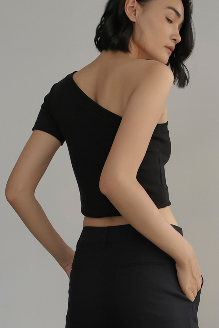 Áo Thun Lệch Vai Min