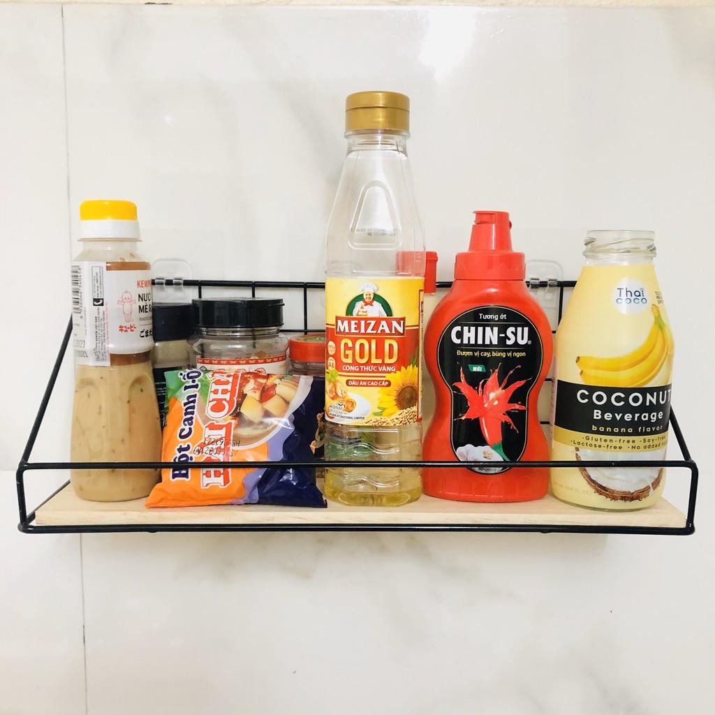 Kệ Treo Tường, Giá Kệ Sắt Đáy Gỗ Có Rào Chắn Trang Trí Phòng Khách Nhà Bếp