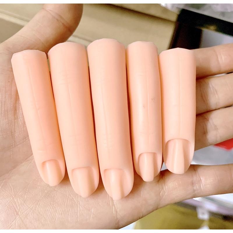 Bộ 5 ngón tay giả silicon thực hành làm móng cho người mới