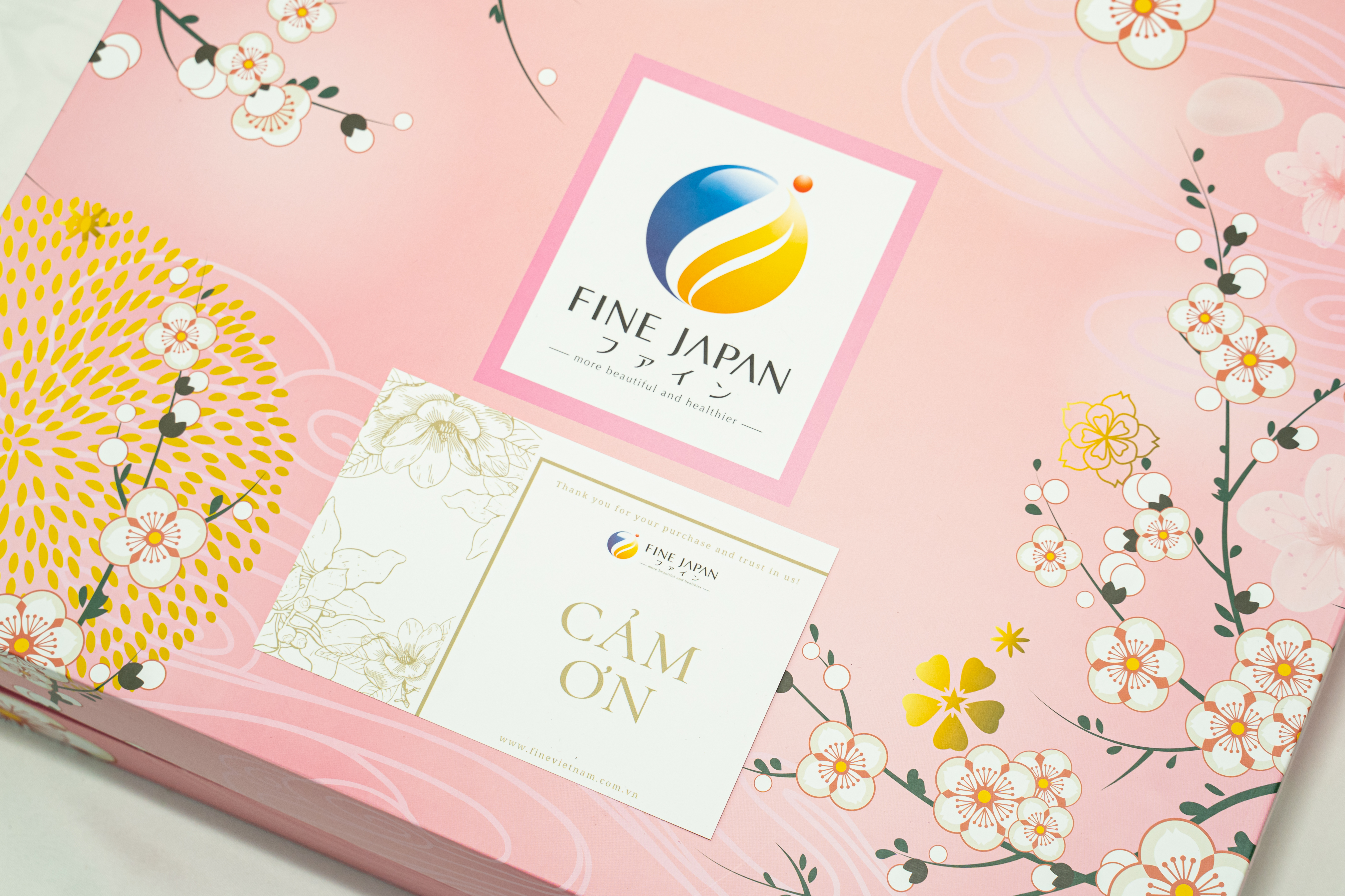 [Hộp quà Tết 2023] SAKURA TẾT ĐONG ĐẦY Fine Japan tặng người phụ nữ bạn yêu (Collagen, Vitamin CD, Viên uống chống nắng, bột uống ngủ ngon)