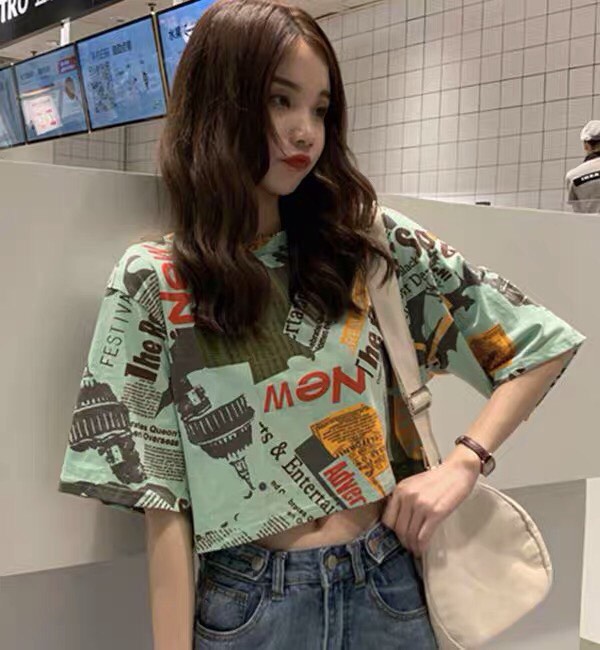 Áo croptop tay lỡ họa tiết tạp chí báo cực chất