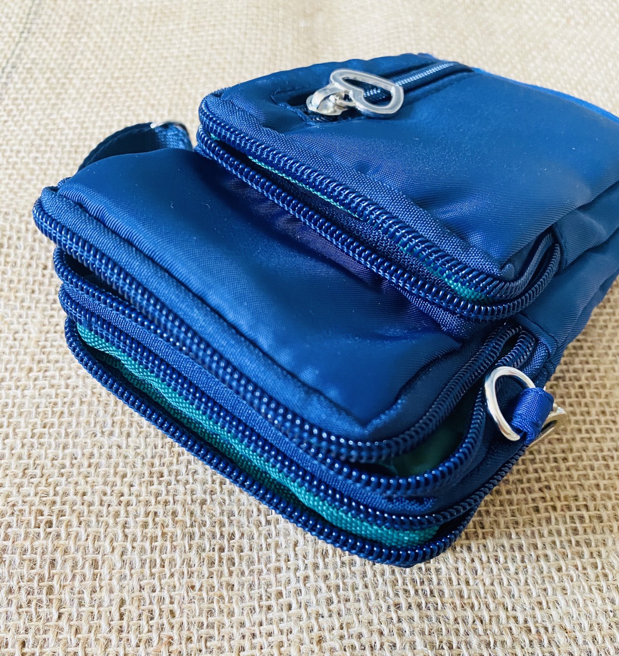 Túi đựng điện thoại đeo chéo có 4 ngăn - xanh dương ( tặng ví đi chợ màu ngẫu nhiên)