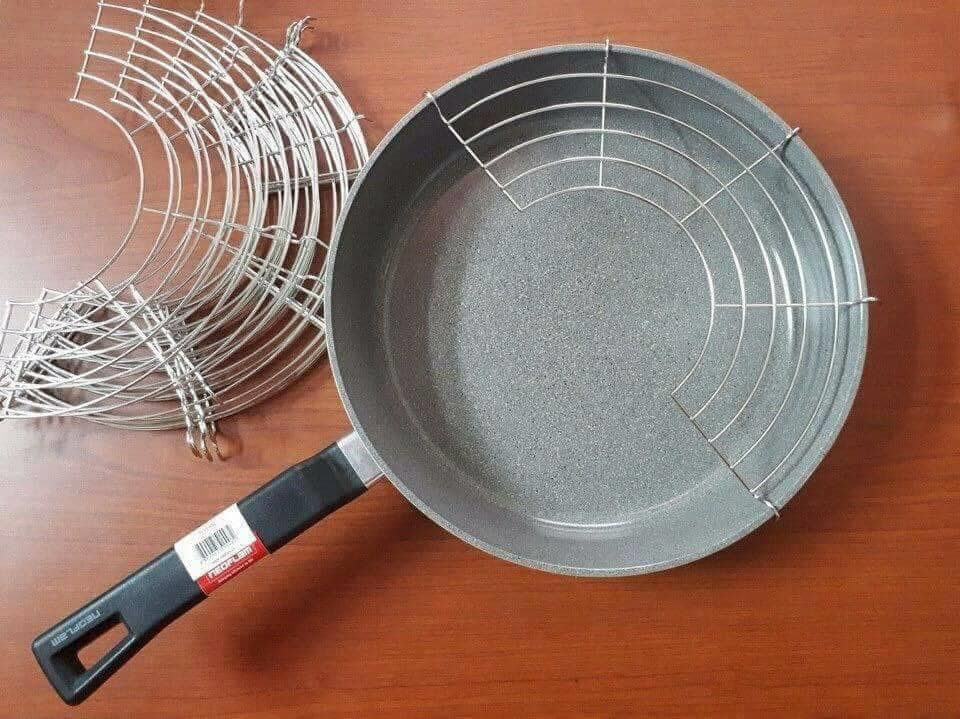 Vỉ gác chảo rán inox tặng kèm khăn lau bếp đa năng