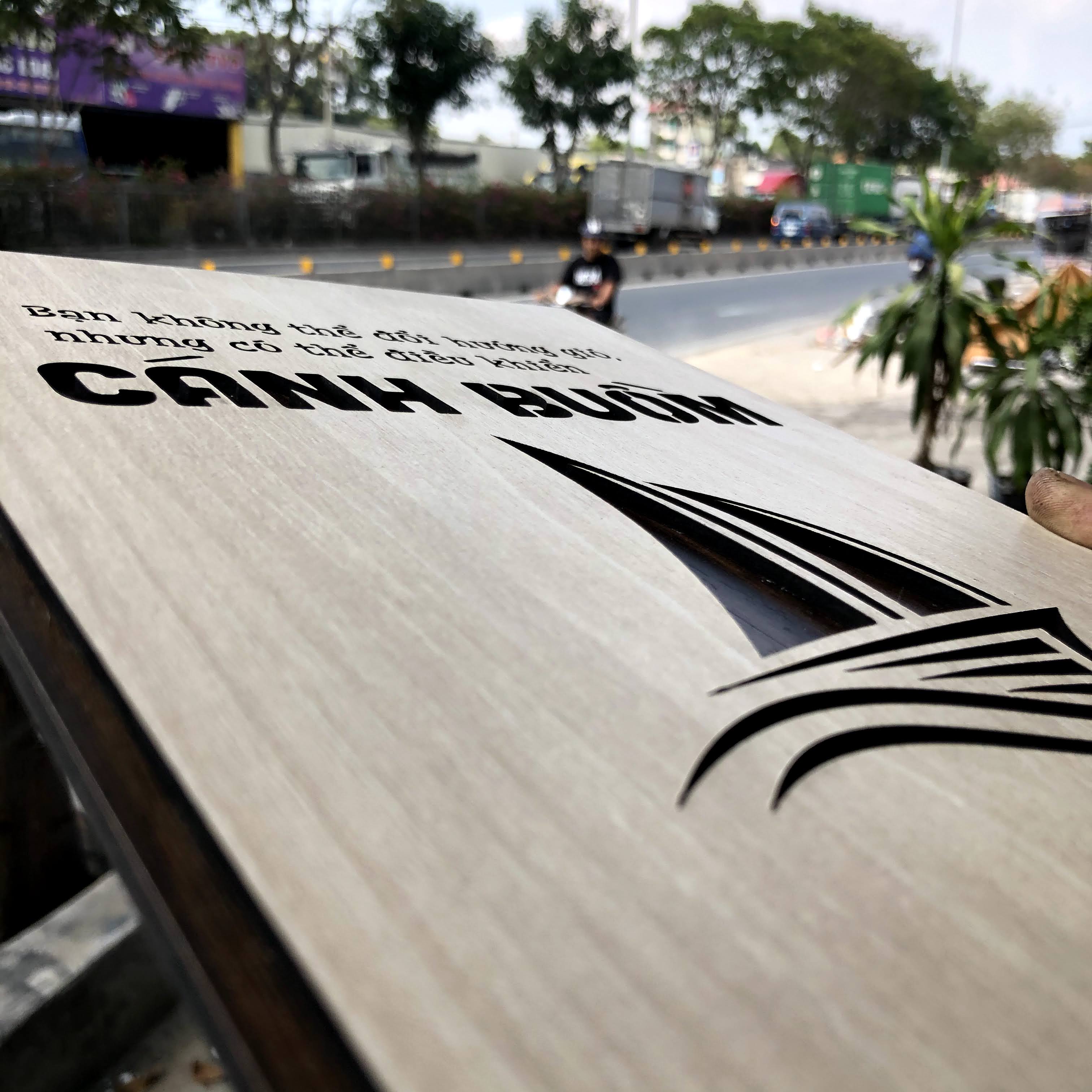 Tranh slogan câu nói hay truyền động lực sống tích cực TBIG032 "Bạn không thể đổi hướng gió, nhưng có thể điều khiển cánh buồm"