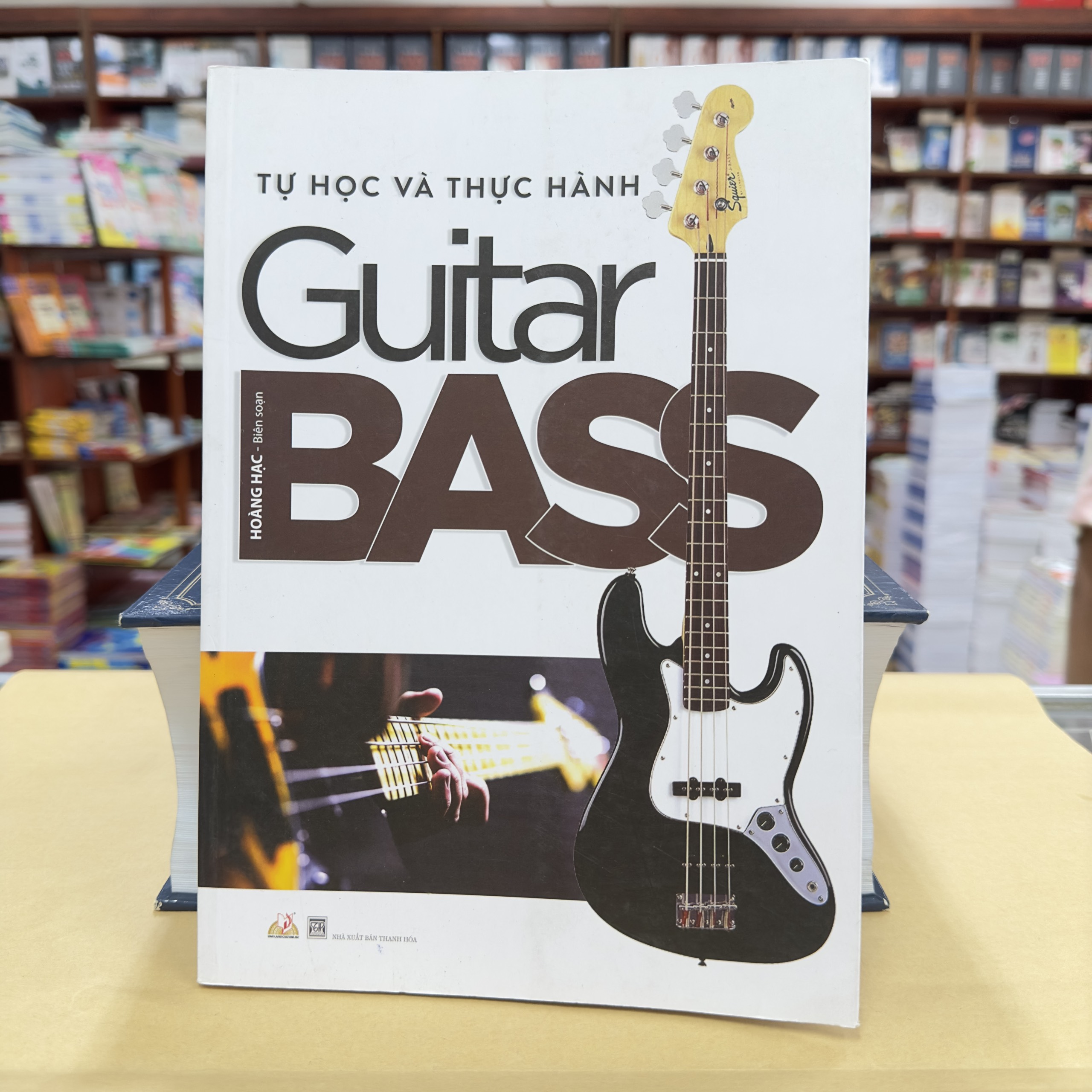 Tự Học Và Thực Hành Guitar Bass - Vanlangbooks