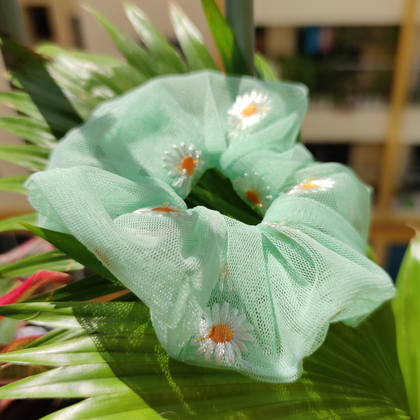Scrunchies hoa cúc - Dây cột tóc lưới hoạ tiết hoa cúc thêu