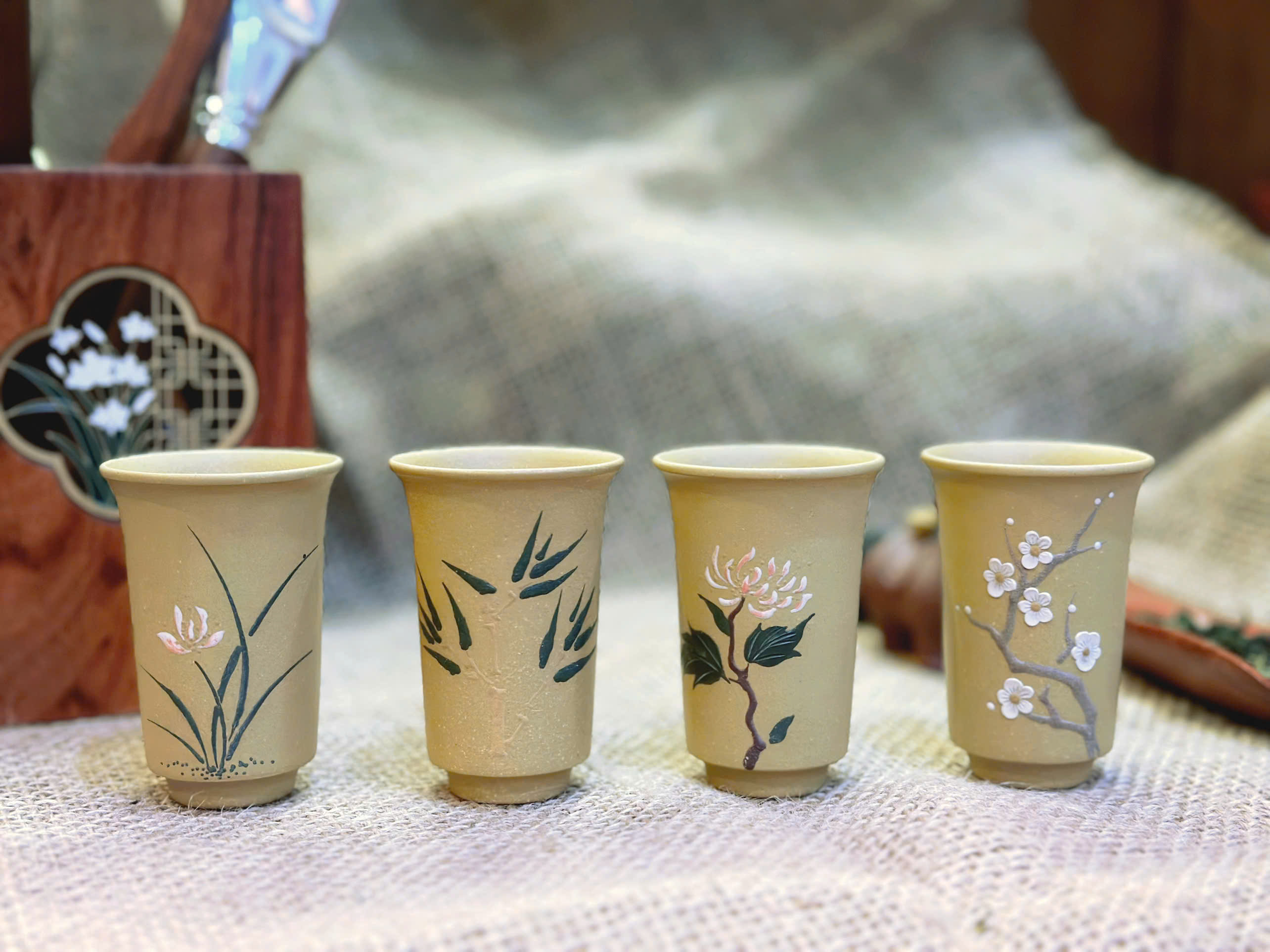 CHÉN TRÀ THƯỞNG HƯƠNG MAI LAN CÚC TRÚC ĐOÀN SA - DUNG TÍCH 50ML - VIỆT LONG TRÀ