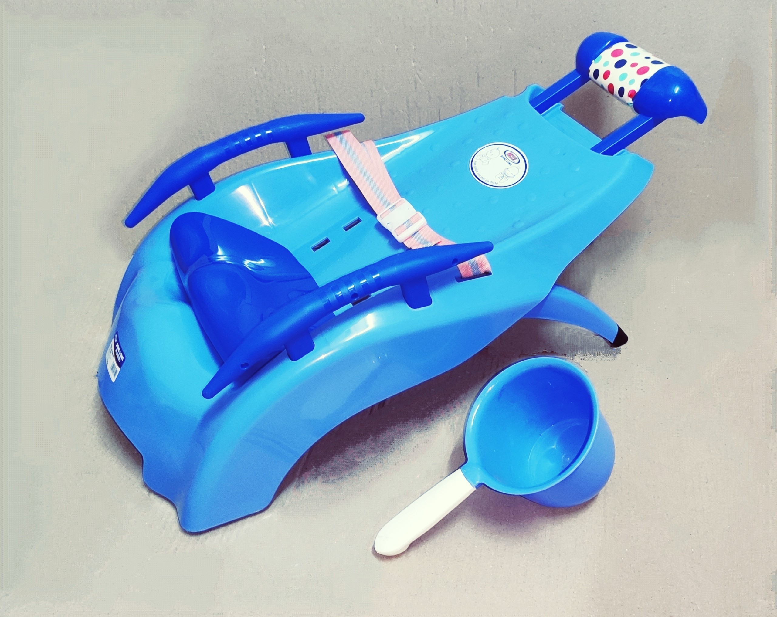 Ghế nằm gội đầu cho bé có tay vịn tặng kèm gáo gội đầu