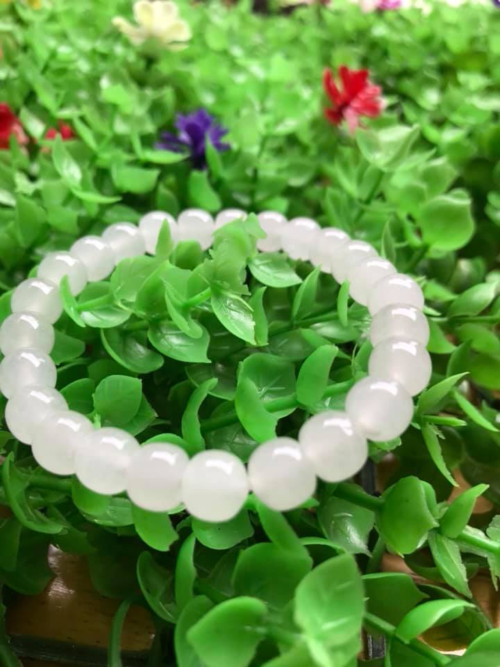Vòng Tay Phong Thủy May Mắn Đá Ngọc Hoà Điền TRẮNG Tự Nhiên Size 8mm Màu Trắng Ngọc bóng đẹp Nữ mệnh Kim mệnh Thủy ạ