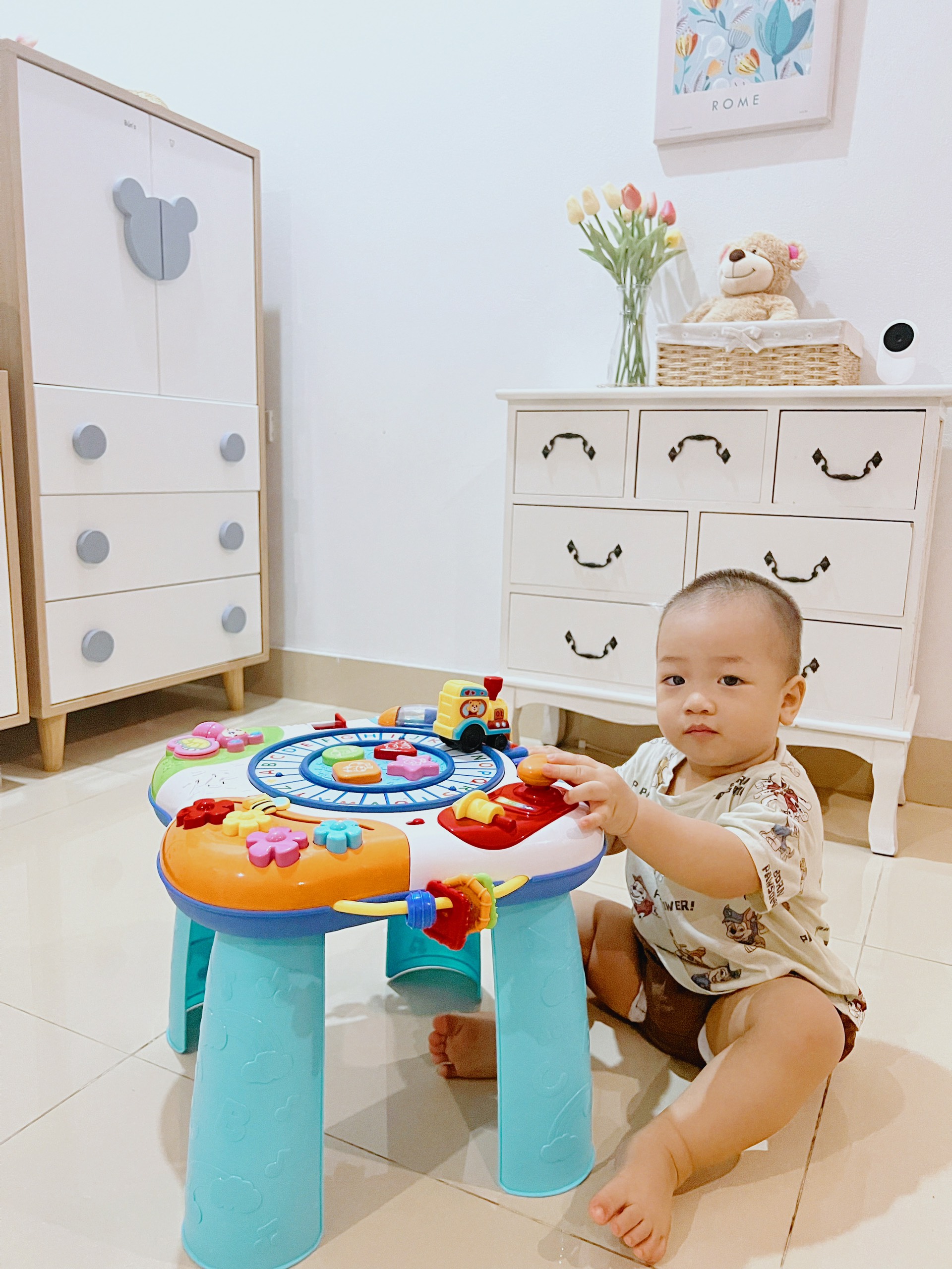 Bàn nhạc đồ chơi tập đứng cho bé học chữ có nhạc bằng nhựa 0801 hiệu Winfun giúp bé vừa chơi vừa học, phát triển kỹ năng