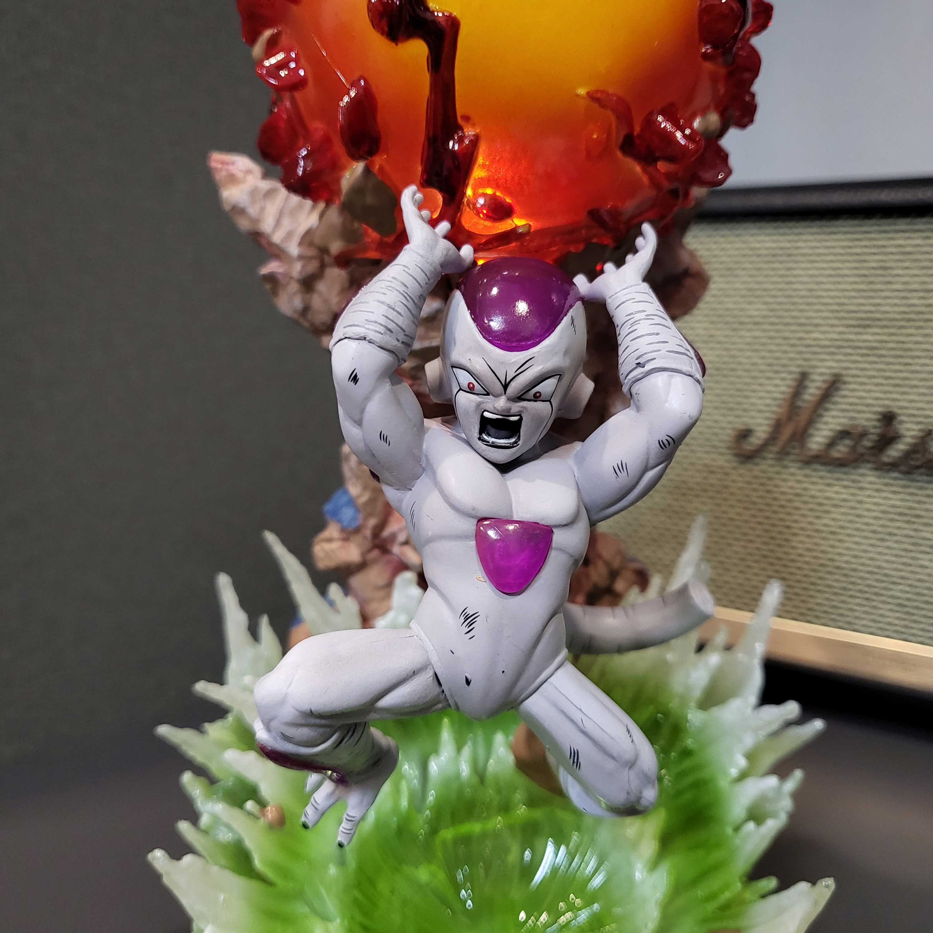 Mô hình Majin Buu (Ma Bư Ốm) nâng cầu có LED 25 cm - Dragon Ball