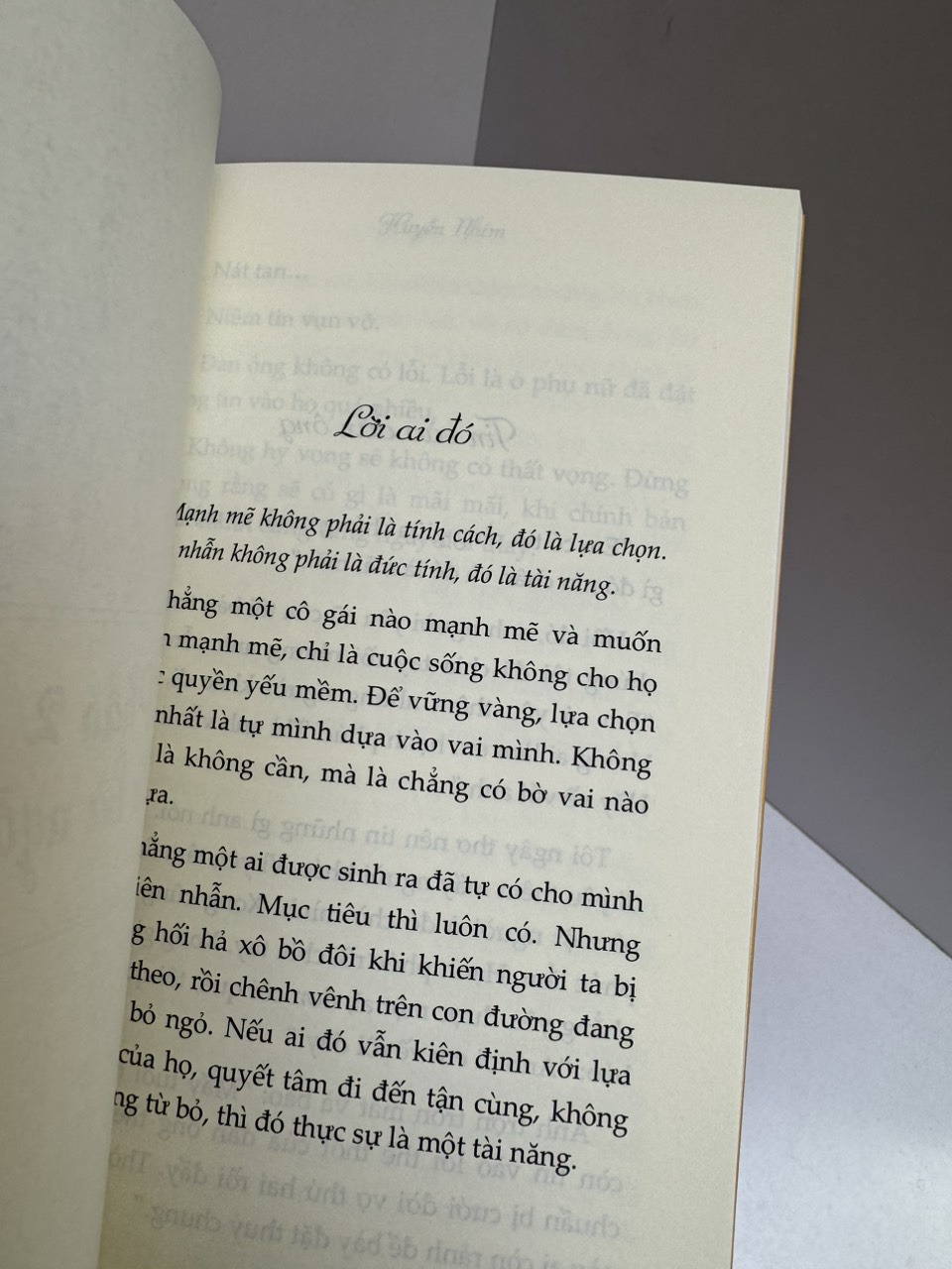 ĐÀN BÀ NGỐC NGHẾCH - Huyền Nhím - Waka - NXB Hà Nội.