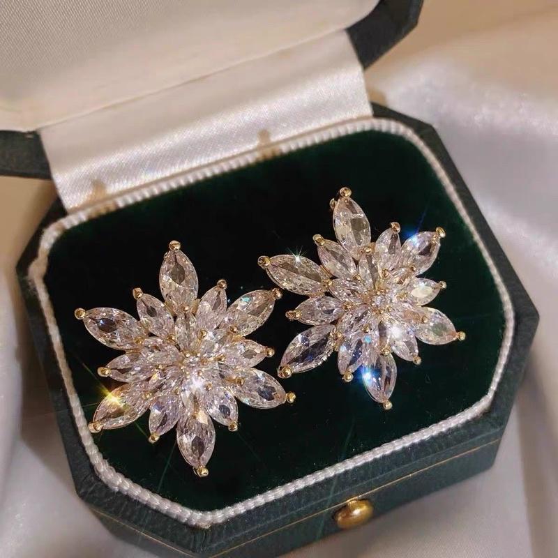 Khuyên tai nữ chùm sao đính ngọc sáng đẹp dự tiệc Ring House