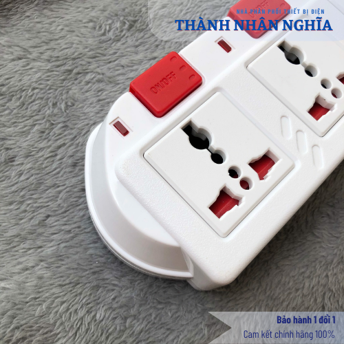 Ổ cắm Điện Quang ĐQ ESK SM740SL (4 lỗ 3 chấu, 4 công tắc)