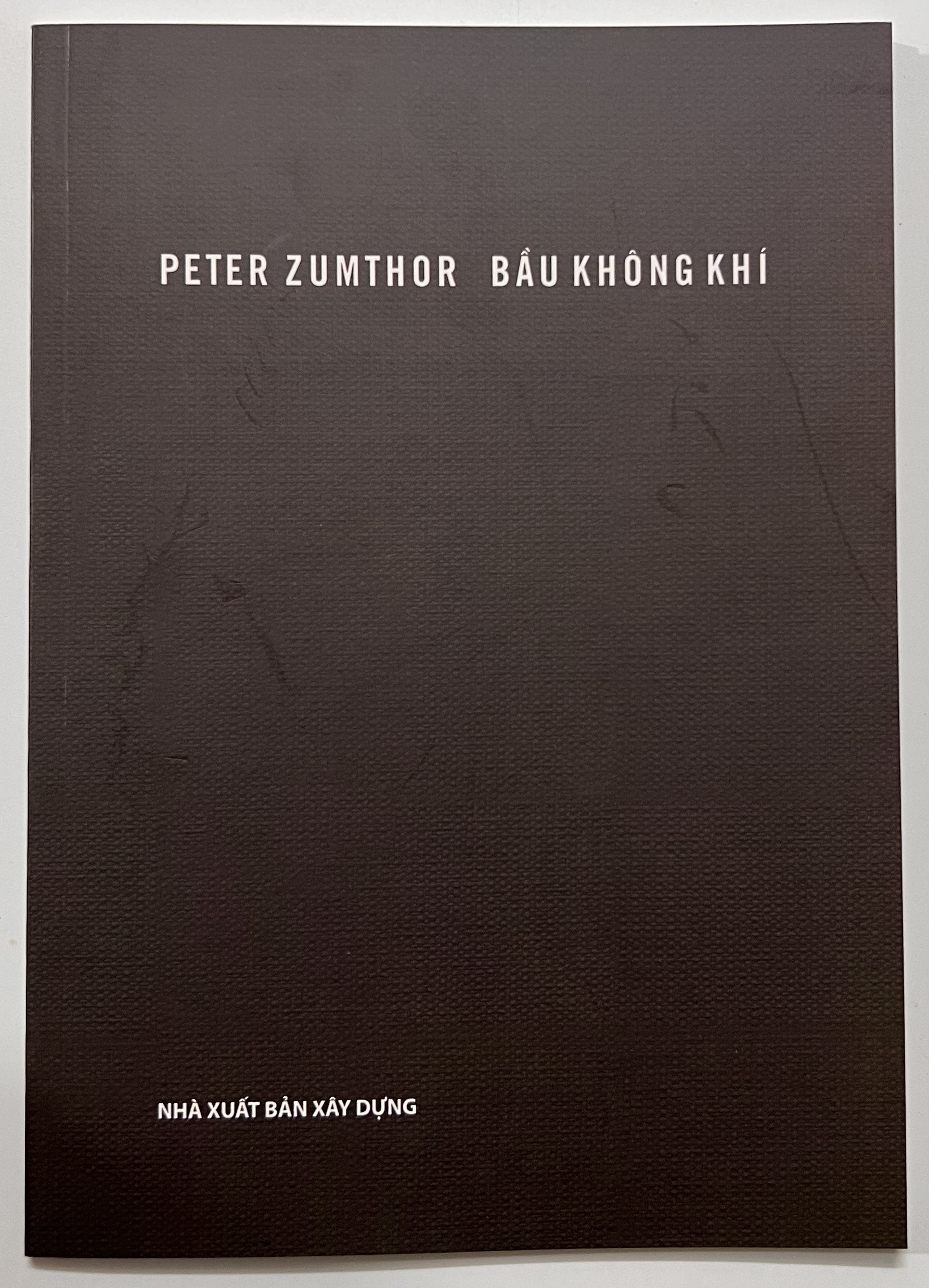 Sách - Bầu Không Khí