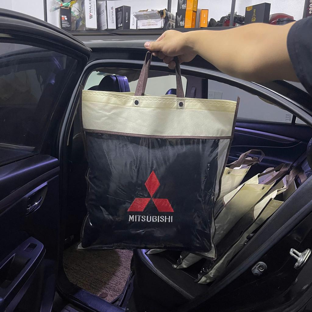 Gối và chăn (mền) 2 trong 1 (logo MITSUBISHI) - Sử dụng làm tựa lưng, chăn đắp văn phòng hoặc ô tô tiện dụng