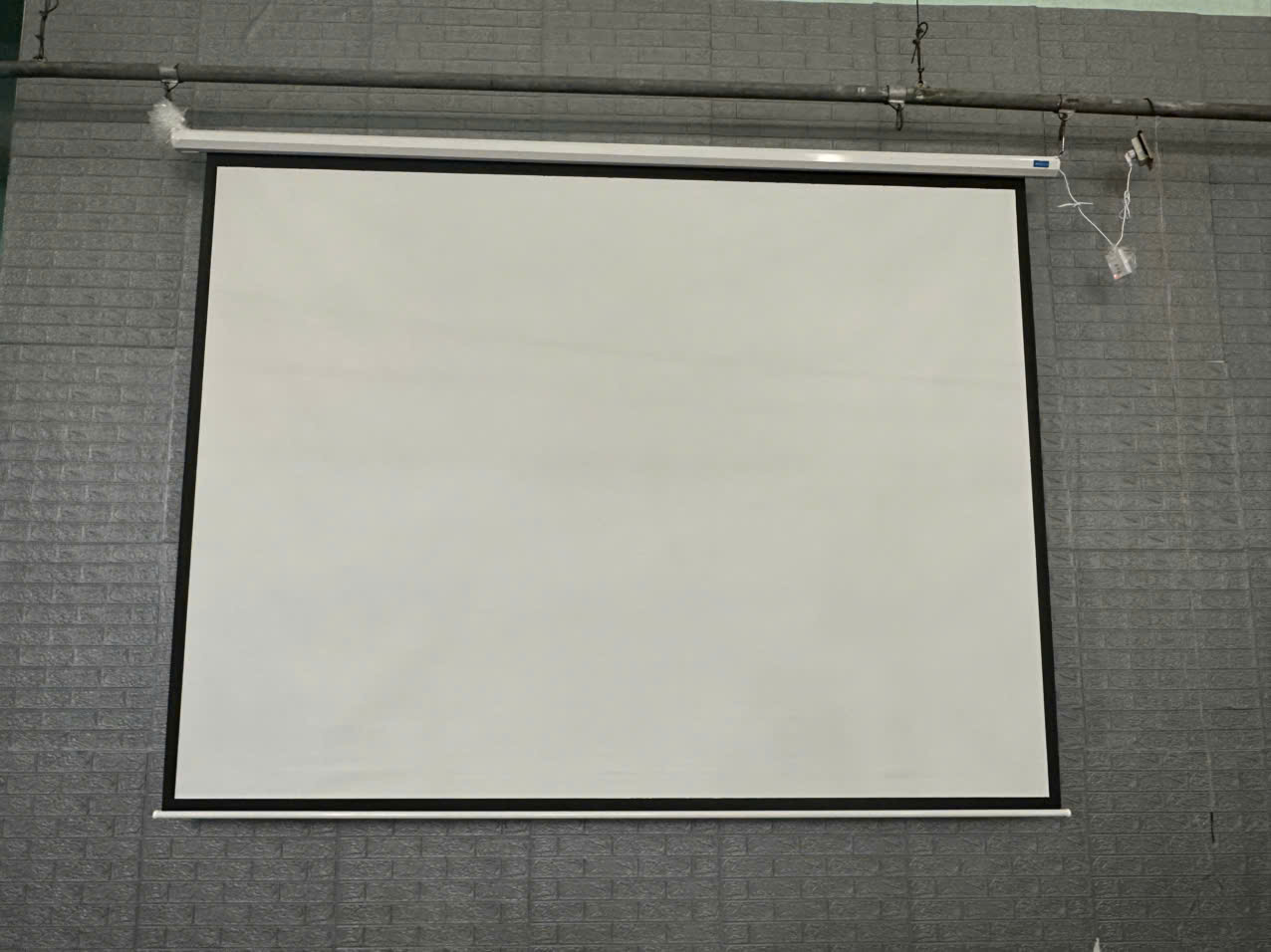 Màn chiếu điện điều khiên remote Apollo/ Prima chính hãng kích thước 85 inch tới 300 inch - Hàng nhập khẩu