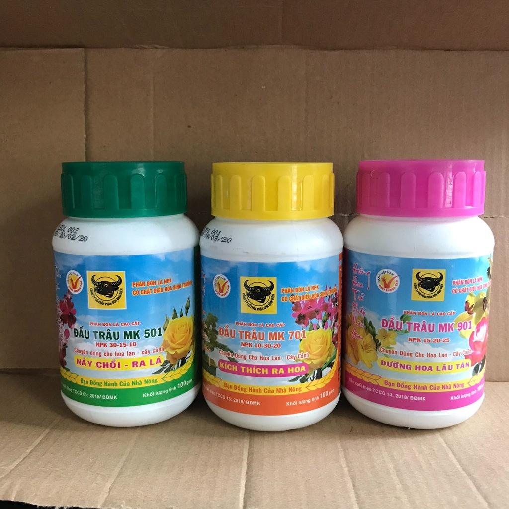 Bộ sản phẩm bao gồm 3 lọ phân bón lá đầu trâu 501, 701, 901 thích hợp cho mọi giai đoạn phát triển của cây trồng.