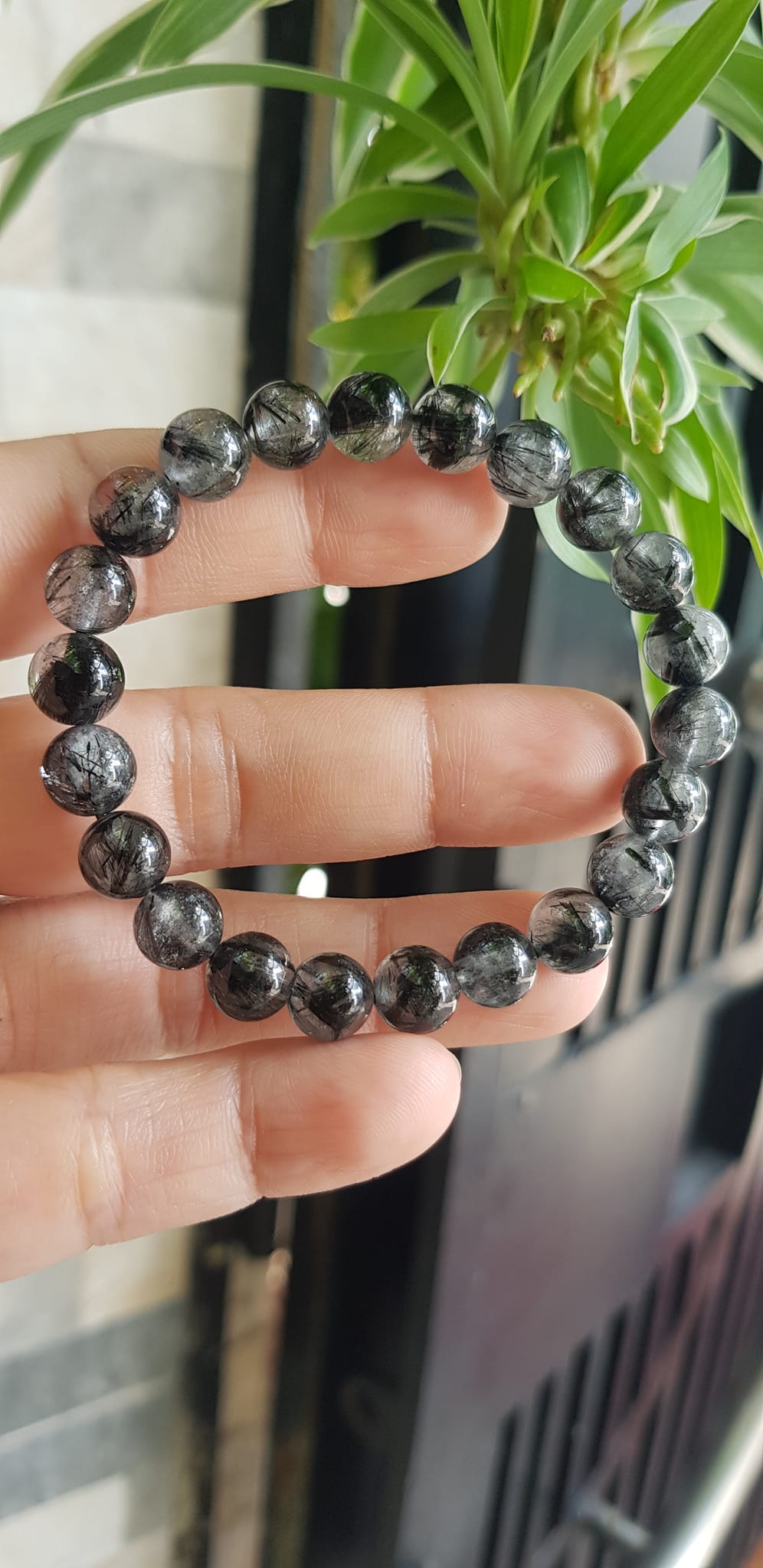 Vòng tay thạch anh tóc đen tự nhiên nữ size hạt 8mm màu đen trắng bóng đẹp hợp mệnh thủy mệnh Mộc đeo đẹp may mắn hợp mệnh tuổi tốt sức khỏe công việc ạ