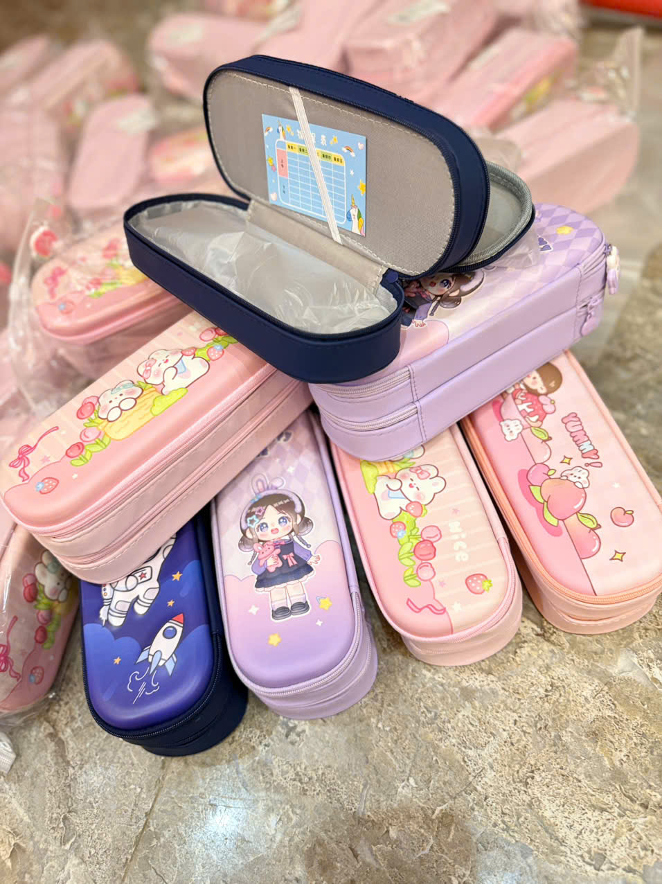 Hộp Bút Hai Ngăn Mặt Cứng In Nổi 3D Hình Hoạt Hình Dễ Thương Cho Bé Trai Bé Gái – Hộp Bút Học Sinh Tiểu Học - HÀNG CHÍNH HÃNG MINIIN