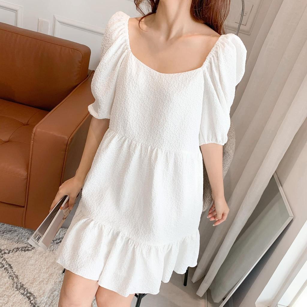 ĐẦM BABYDOLL XỐP IN HOA NỔI TRẮNG ĐEN CỔ VUÔNG TAY LỠ DÁNG XÒE TẦNG-hình thật cận vải