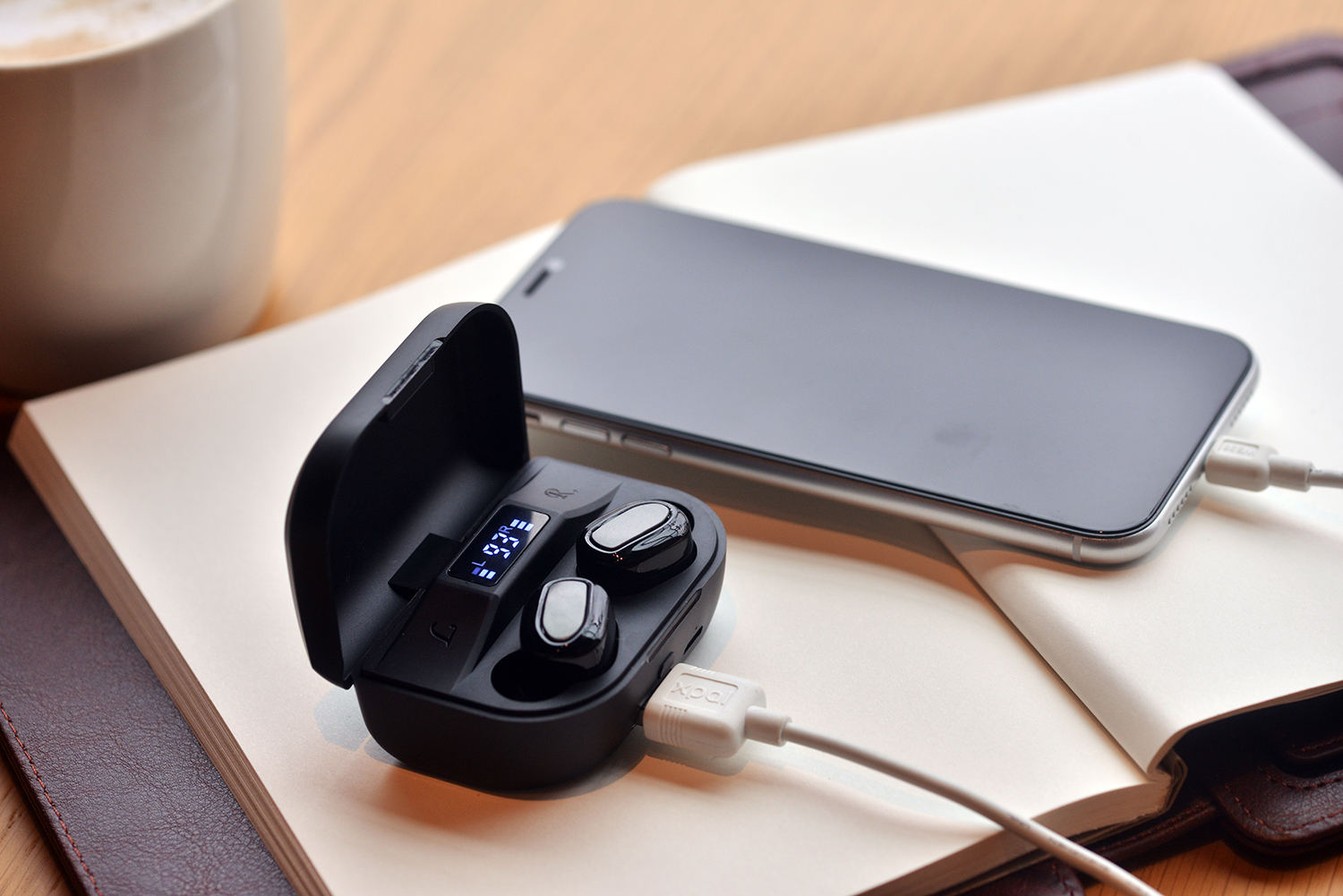 Tai nghe True Wireless Stereo Energizer UB2607 - tích hợp sạc dự phòng 2600mAh, thiết kế nhỏ gọn, âm thanh chuẩn HD - HÀNG CHÍNH HÃNG