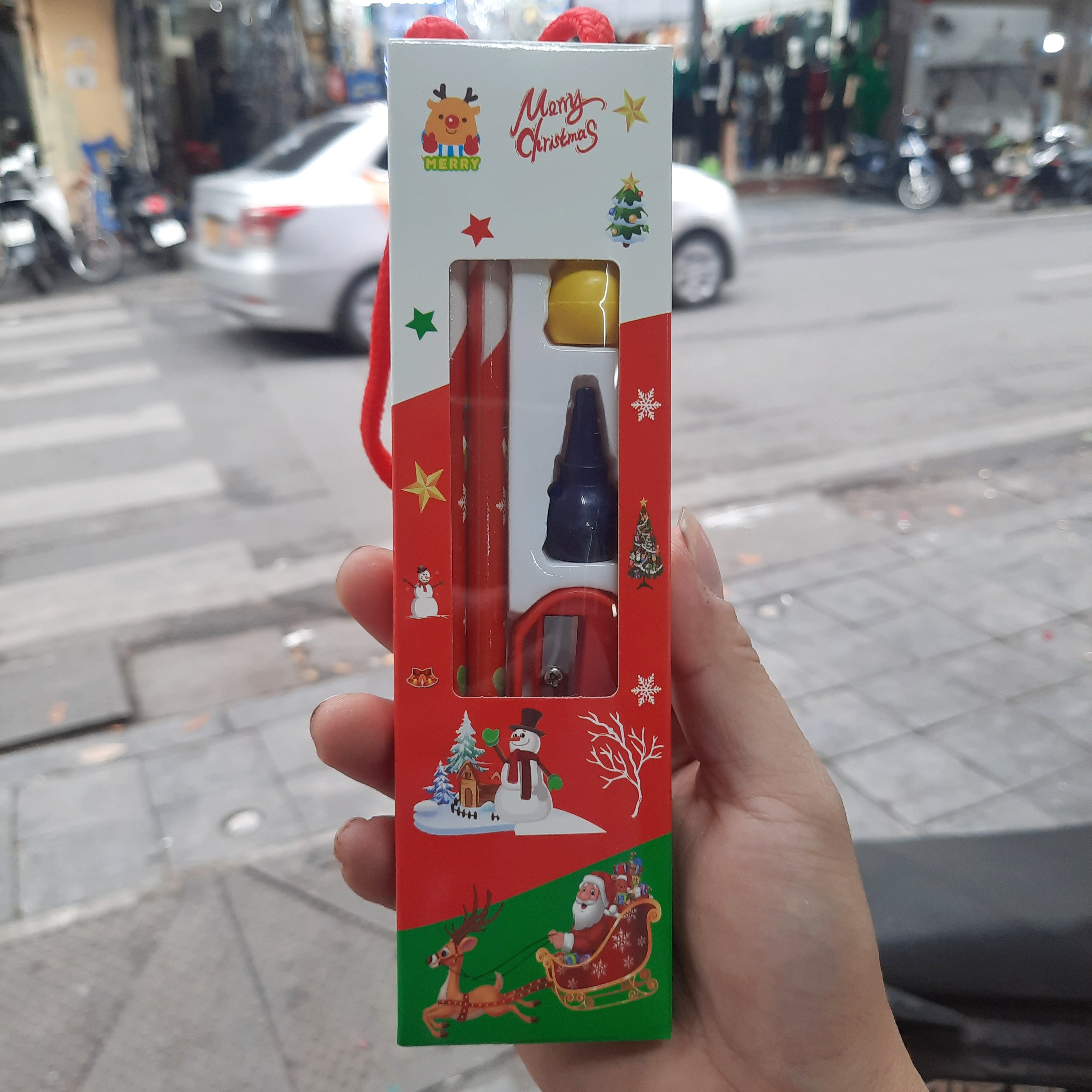 Quà tặng noel cho bé.Bộ đồ dùng học tập 6012.