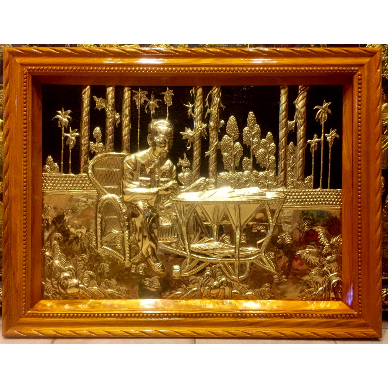 Tranh đồng Bác Hồ làm việc trong vườn hoa - A207