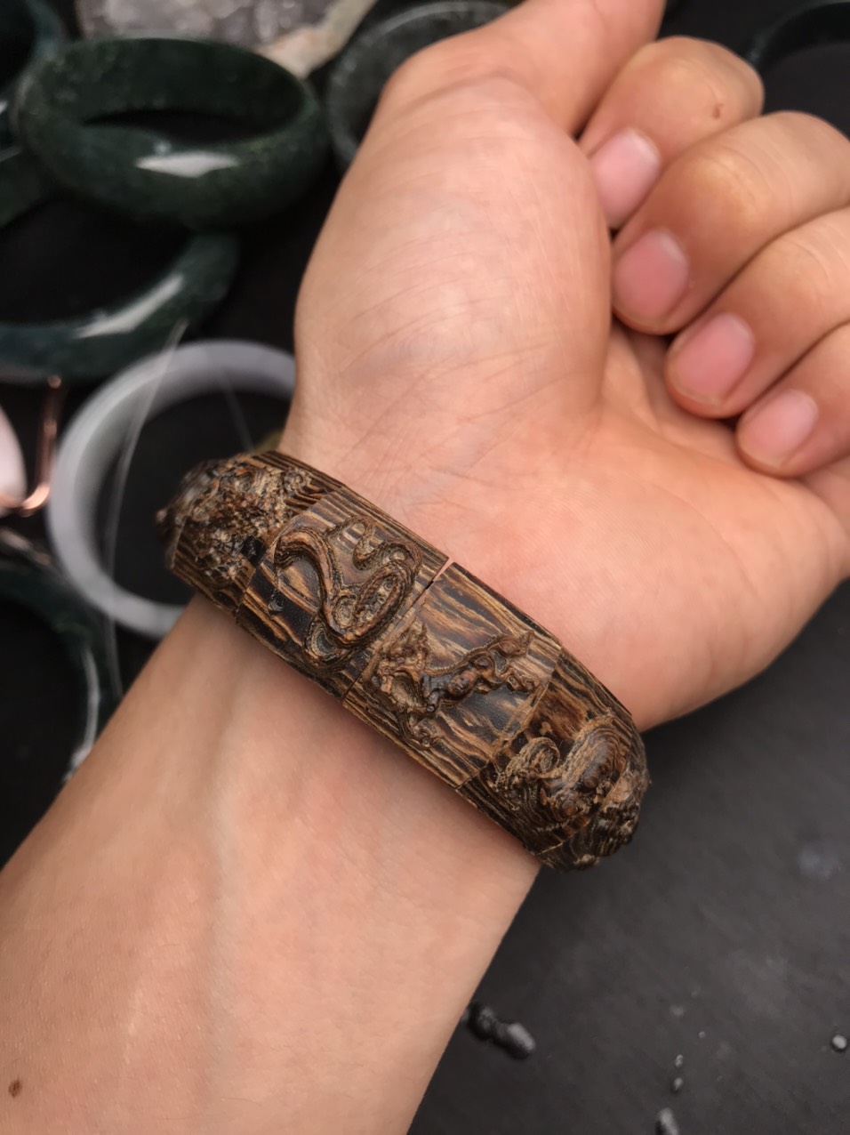 Vòng 12 con giáp trầm hương sánh chìm