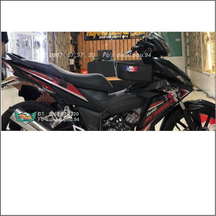 Tem Winner đỏ đen