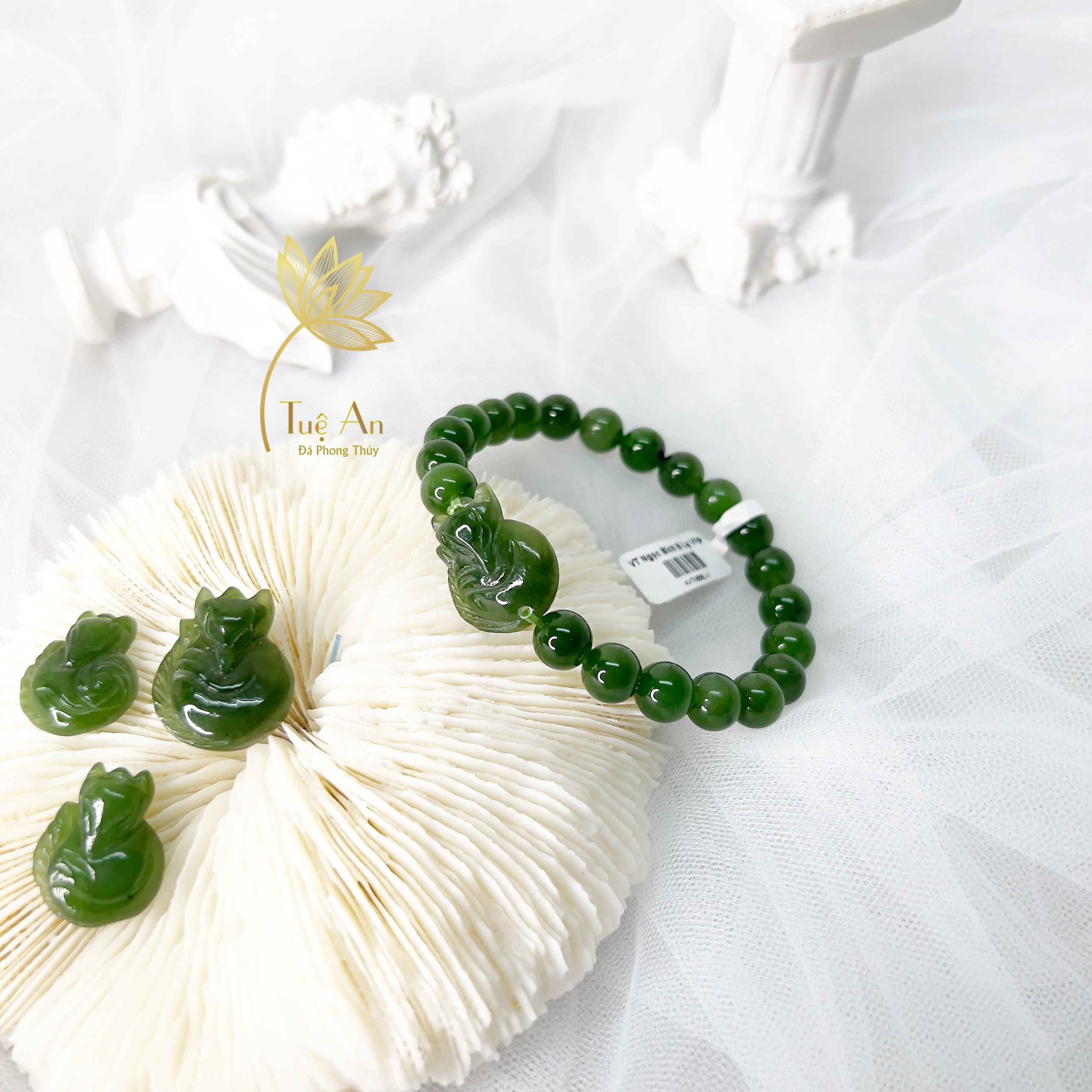 Vòng tay ngọc bích 8 li mix hồ ly ngọc bích